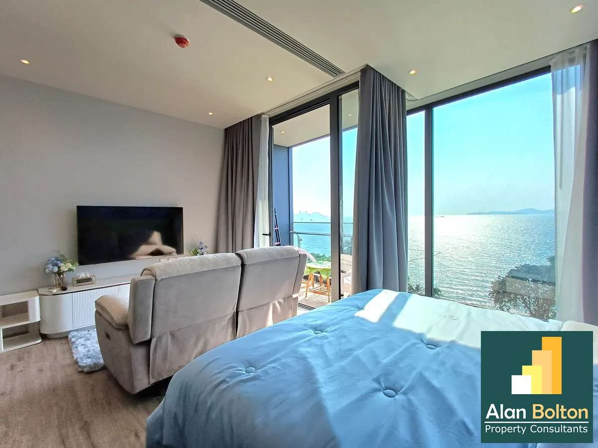 Luxury Beachfront 1 Bedroom 1 Bathroom Arom Wongamat for Sale and Rent photo 6
