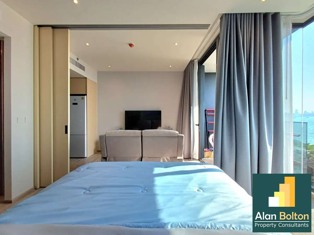 Luxury Beachfront 1 Bedroom 1 Bathroom Arom Wongamat for Sale and Rent photo 5