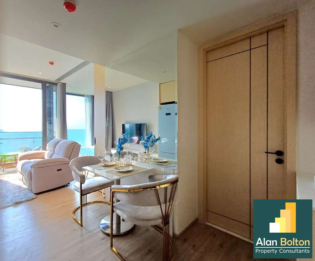 Luxury Beachfront 1 Bedroom 1 Bathroom Arom Wongamat for Sale and Rent photo 9
