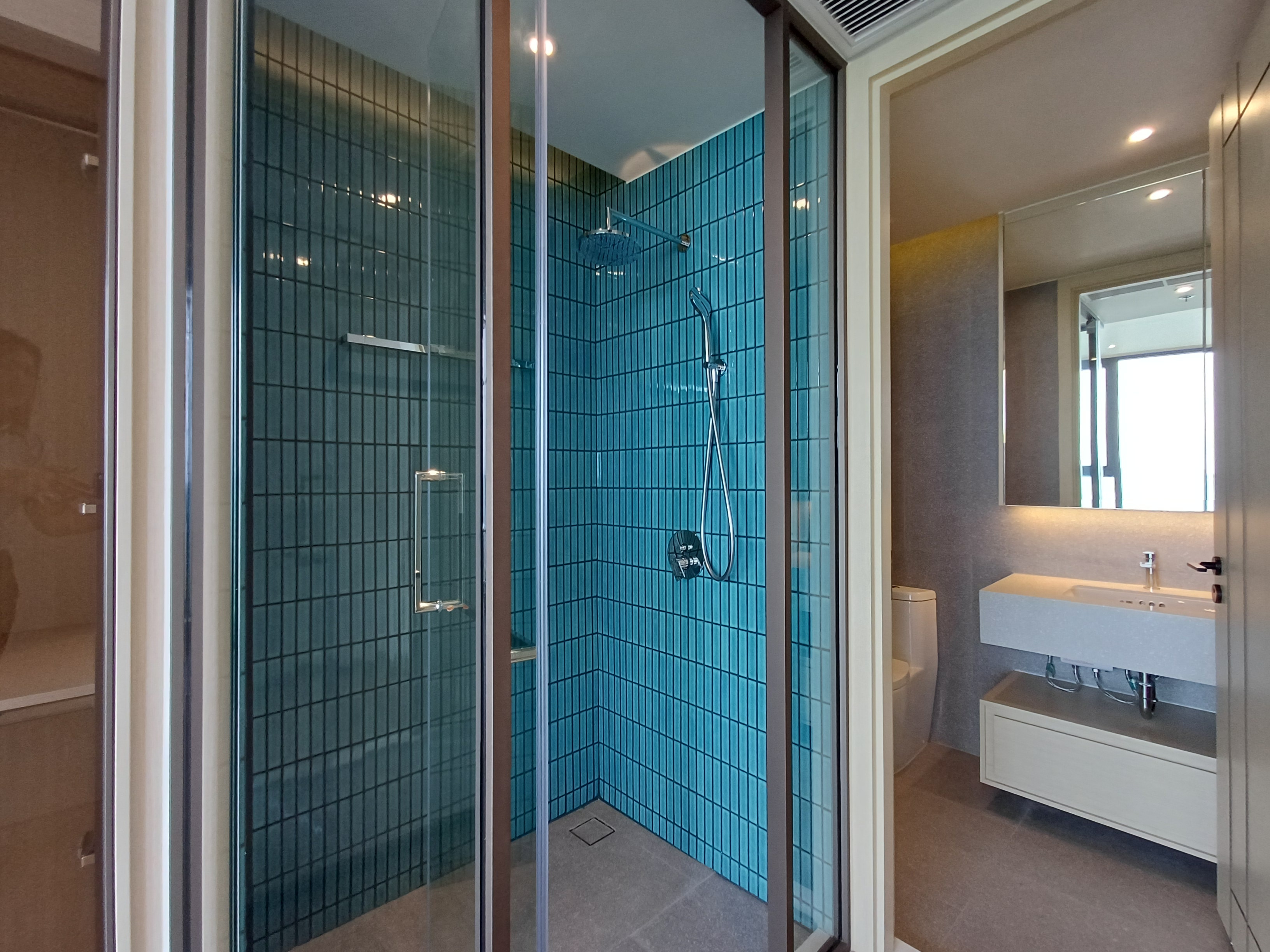 Luxury Beachfront 1 Bedroom 1 Bathroom Arom Wongamat for Sale and Rent photo 27