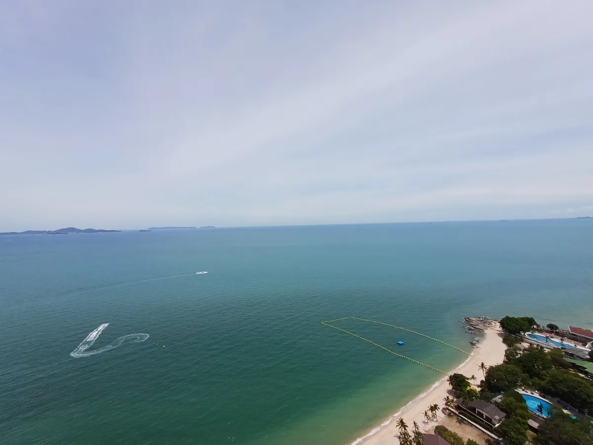 Stunning Beachfront Sea View 1 Bedroom 1 Bathroom with Jacuzzi for Sale in Arom Wongamat photo 12