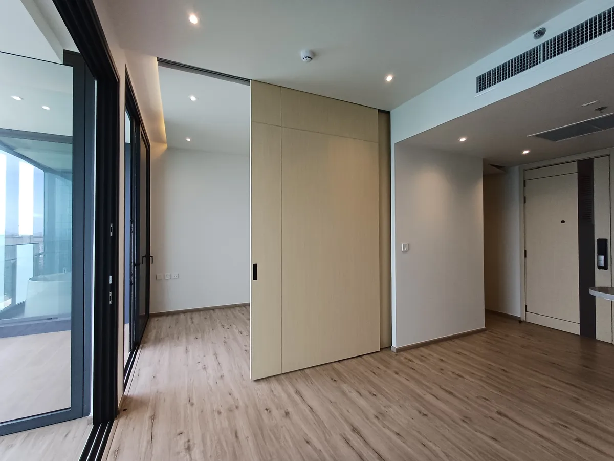 Stunning Beachfront Sea View 1 Bedroom 1 Bathroom with Jacuzzi for Sale in Arom Wongamat photo 18
