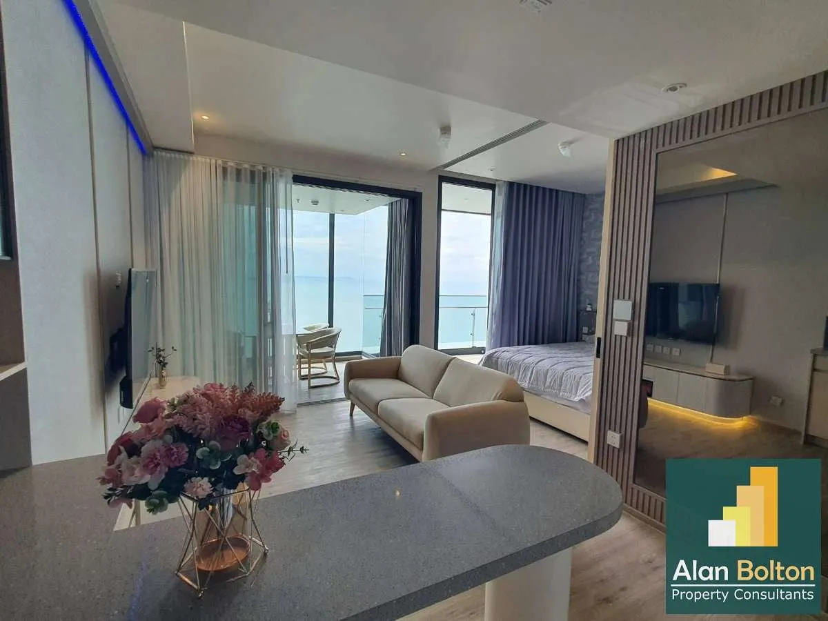 Stunning Beachfront Sea View 1 Bedroom 1 Bathroom with Jacuzzi for Sale in Arom Wongamat photo 4