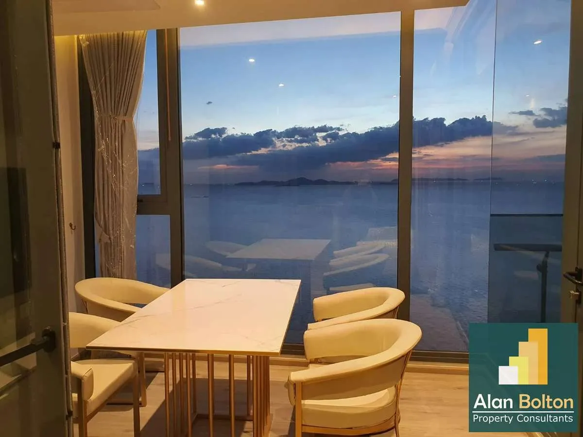 Stunning Beachfront Sea View 1 Bedroom 1 Bathroom with Jacuzzi for Sale in Arom Wongamat photo 5