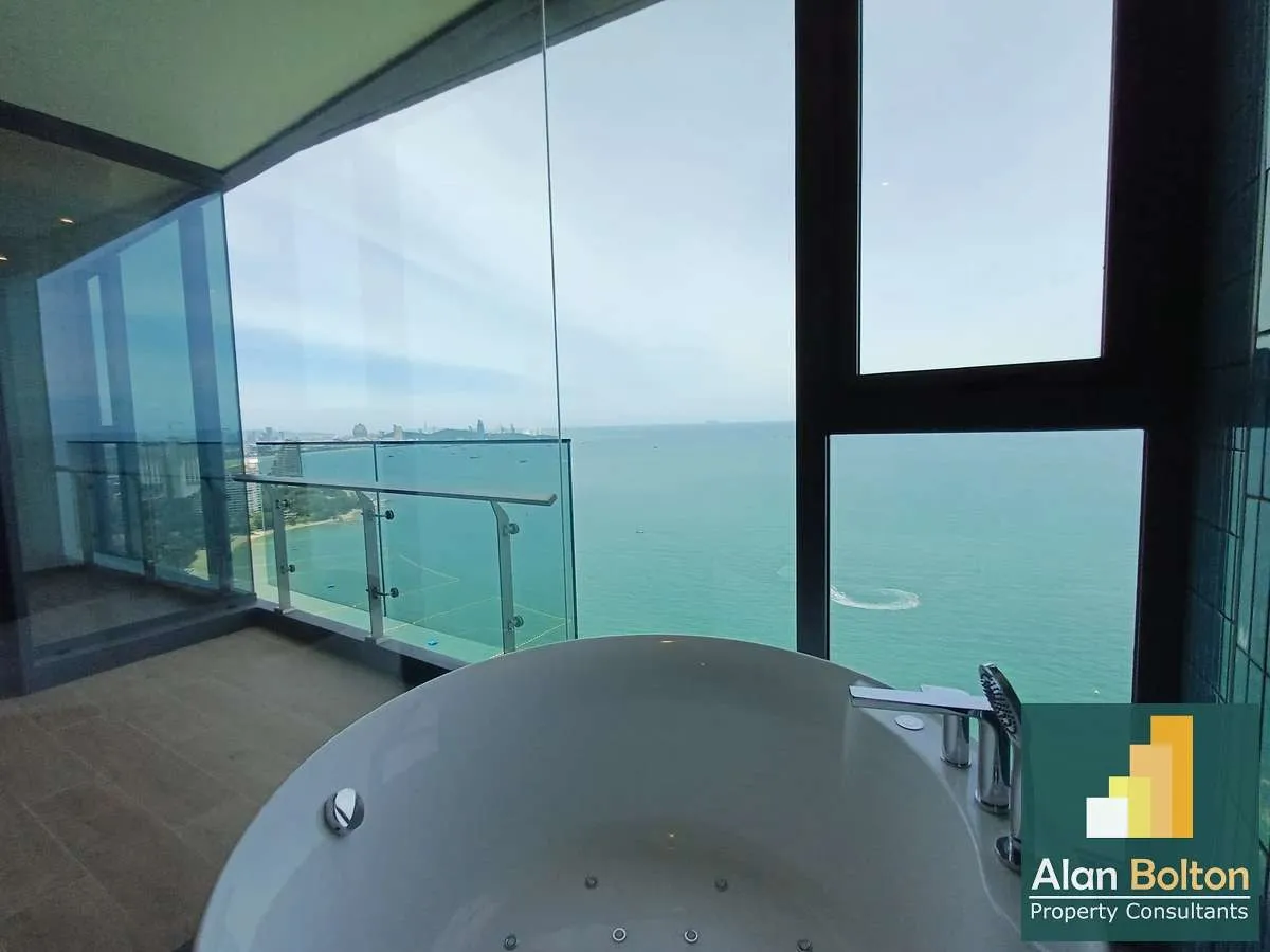 Stunning Beachfront Sea View 1 Bedroom 1 Bathroom with Jacuzzi for Sale in Arom Wongamat photo 8