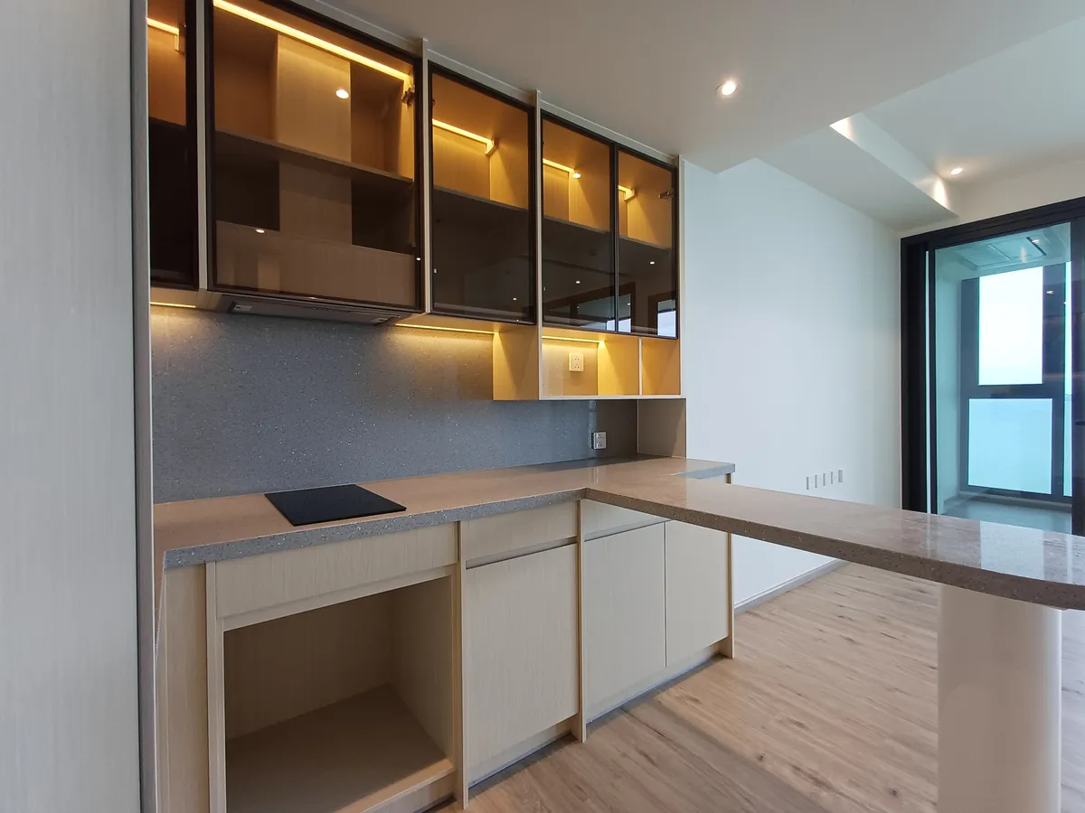 Stunning Beachfront Sea View 1 Bedroom 1 Bathroom with Jacuzzi for Sale in Arom Wongamat photo 10