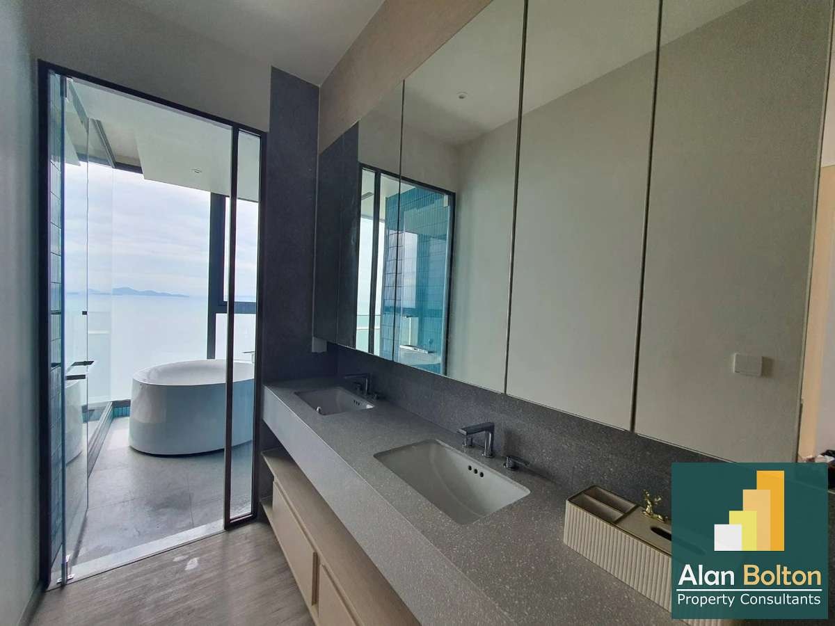 Stunning Beachfront Sea View 1 Bedroom 1 Bathroom with Jacuzzi for Sale in Arom Wongamat photo 7
