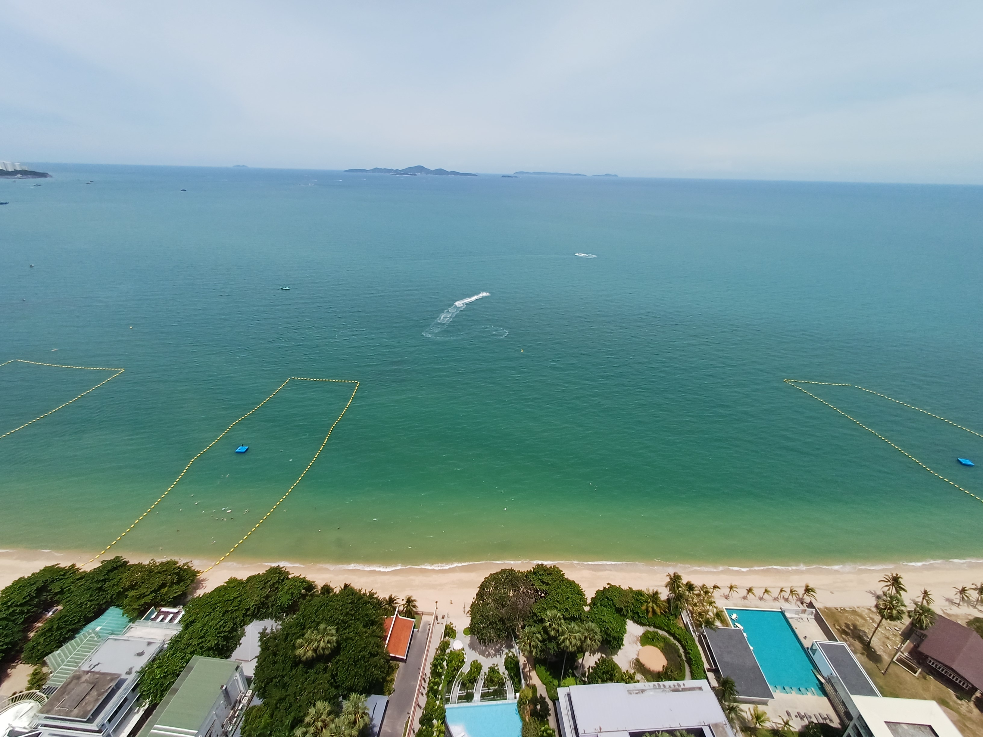 Stunning Beachfront Sea View 1 Bedroom 1 Bathroom with Jacuzzi for Sale in Arom Wongamat photo 14