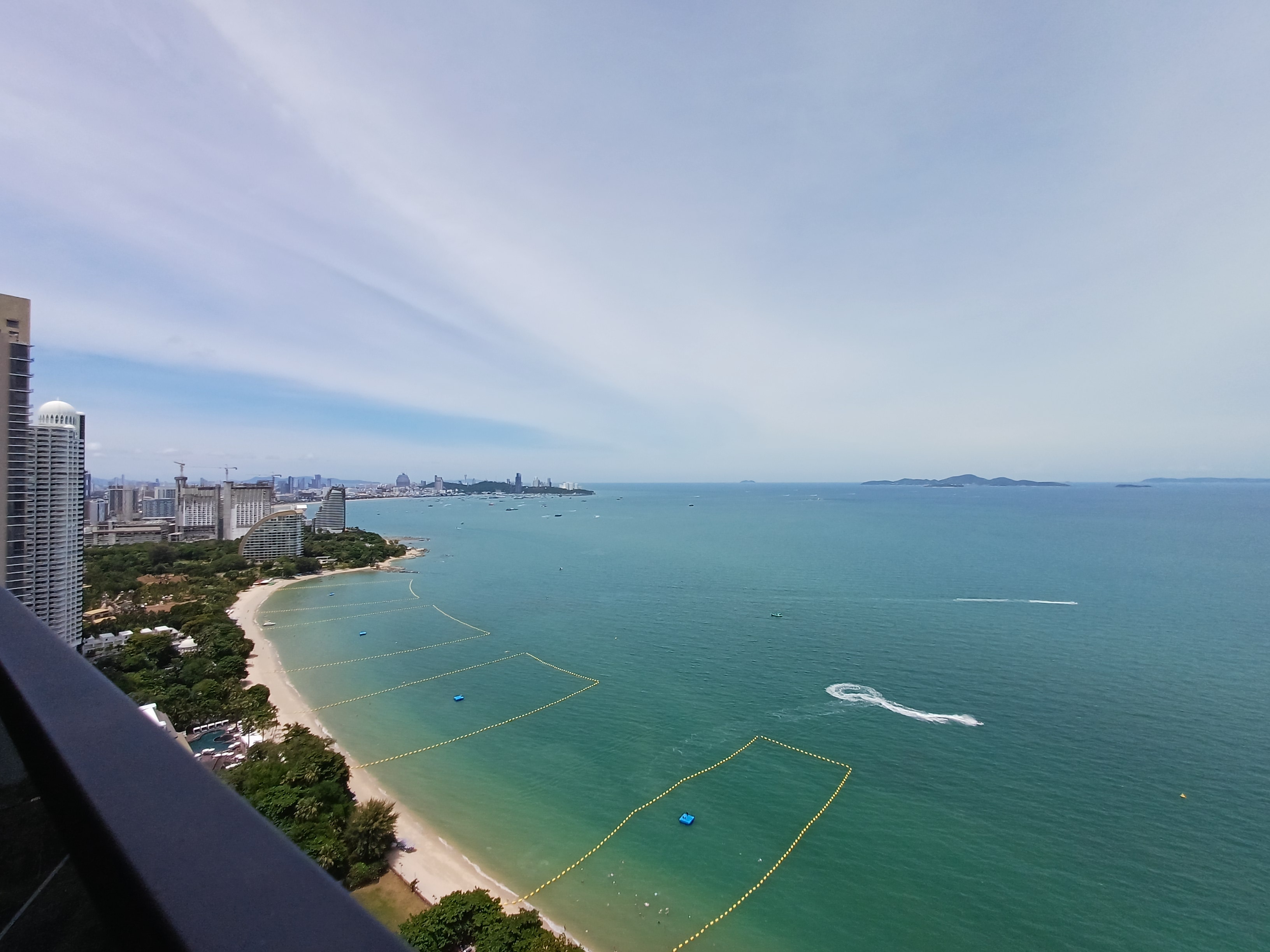 Stunning Beachfront Sea View 1 Bedroom 1 Bathroom with Jacuzzi for Sale in Arom Wongamat photo 12