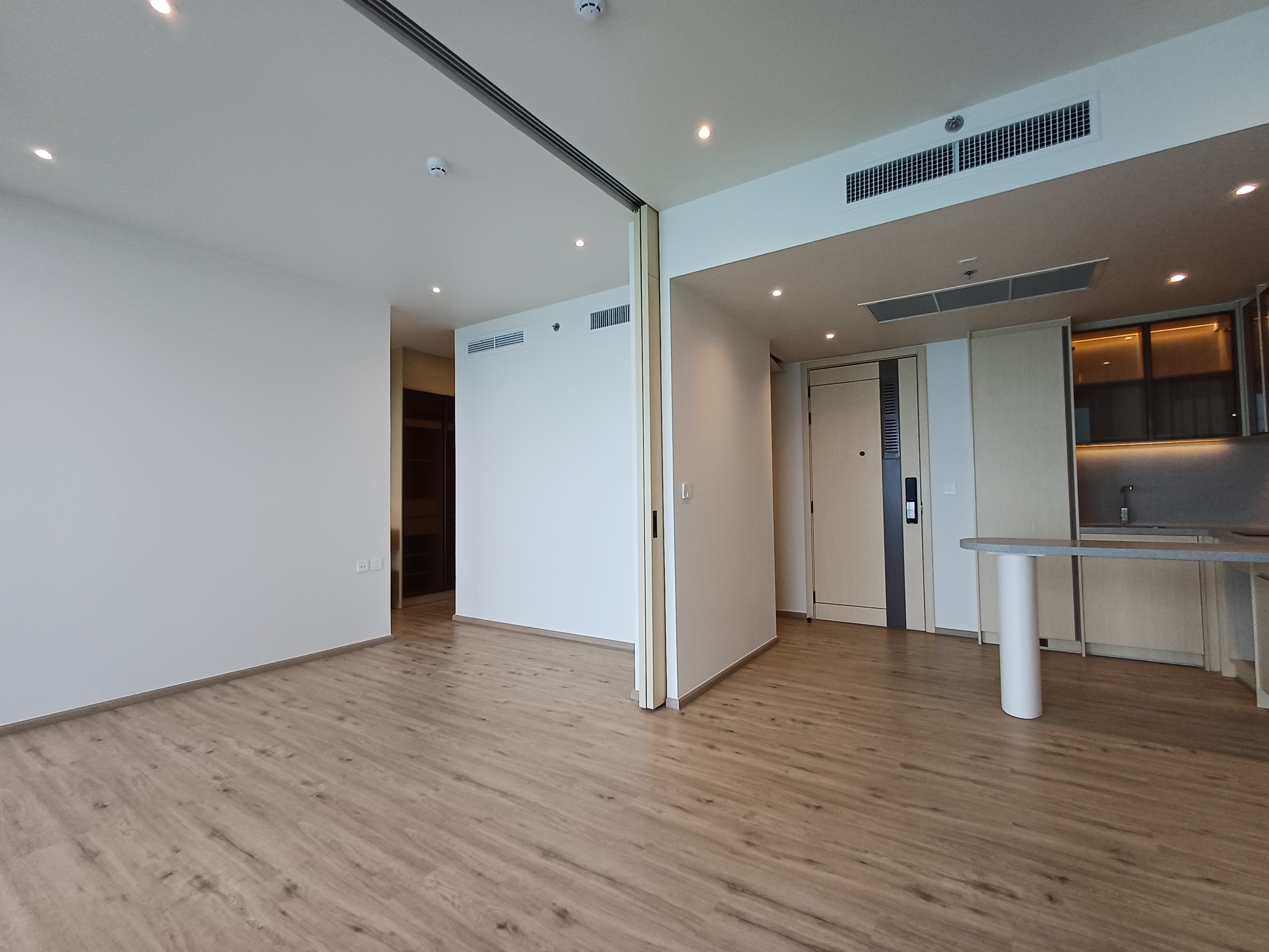 Stunning Beachfront Sea View 1 Bedroom 1 Bathroom with Jacuzzi for Sale in Arom Wongamat photo 10