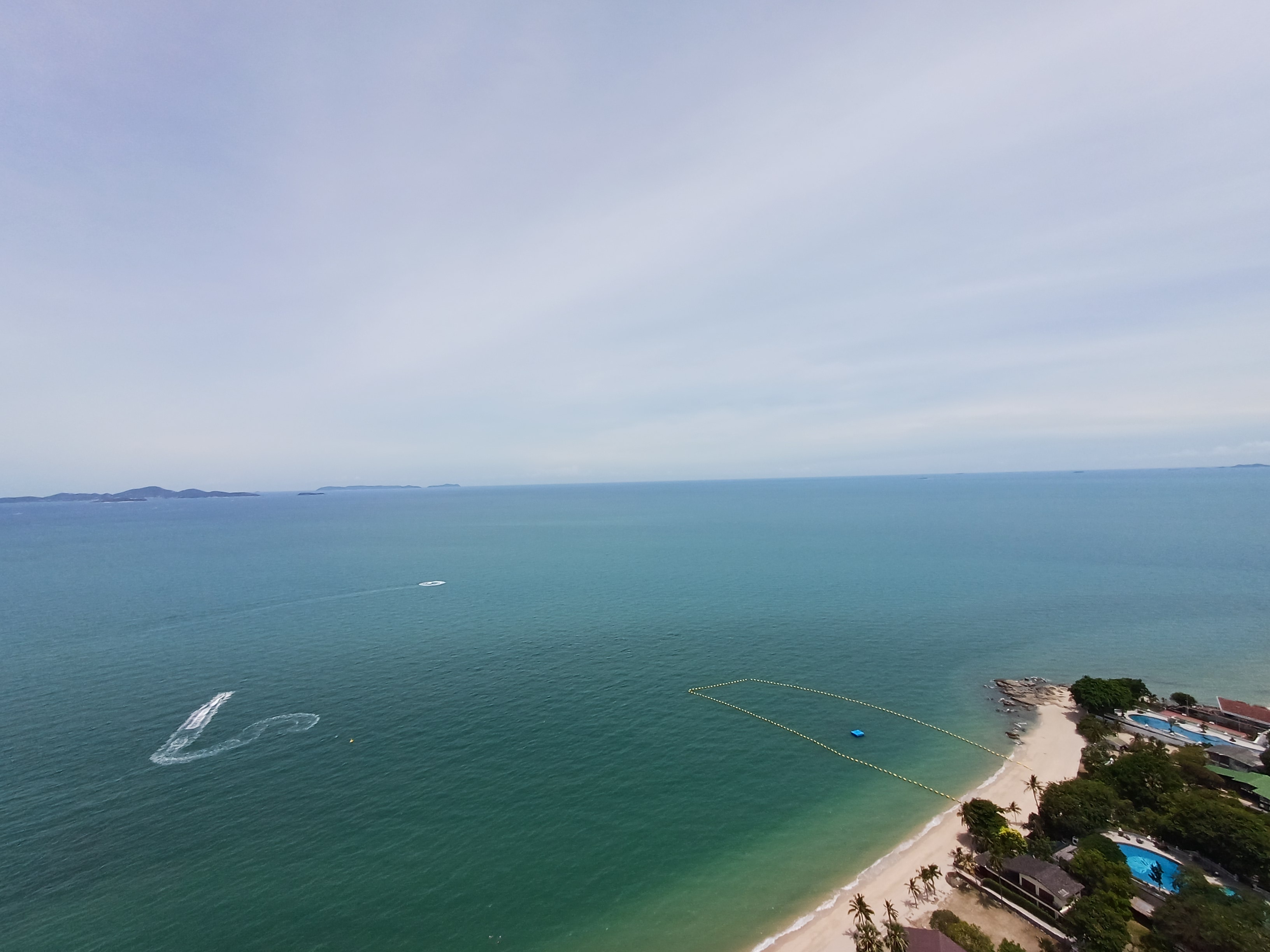 Stunning Beachfront Sea View 1 Bedroom 1 Bathroom with Jacuzzi for Sale in Arom Wongamat photo 13