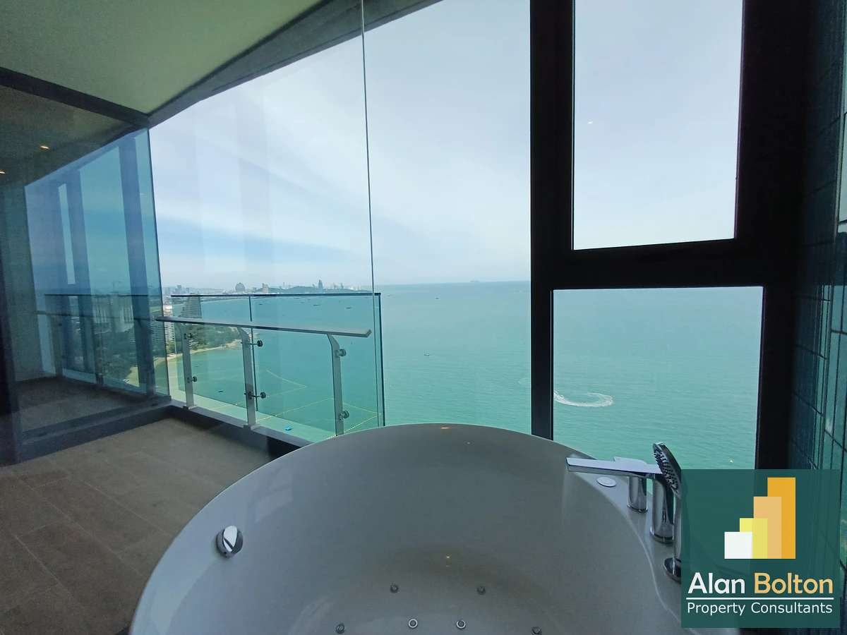 Stunning Beachfront Sea View 1 Bedroom 1 Bathroom with Jacuzzi for Sale in Arom Wongamat photo 8