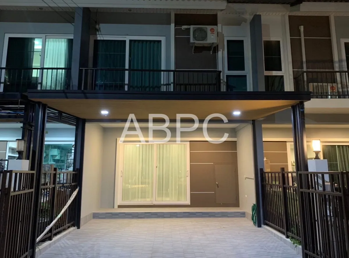 Townhouse 3 Bedrooms 2 Bathroom in East Pattaya