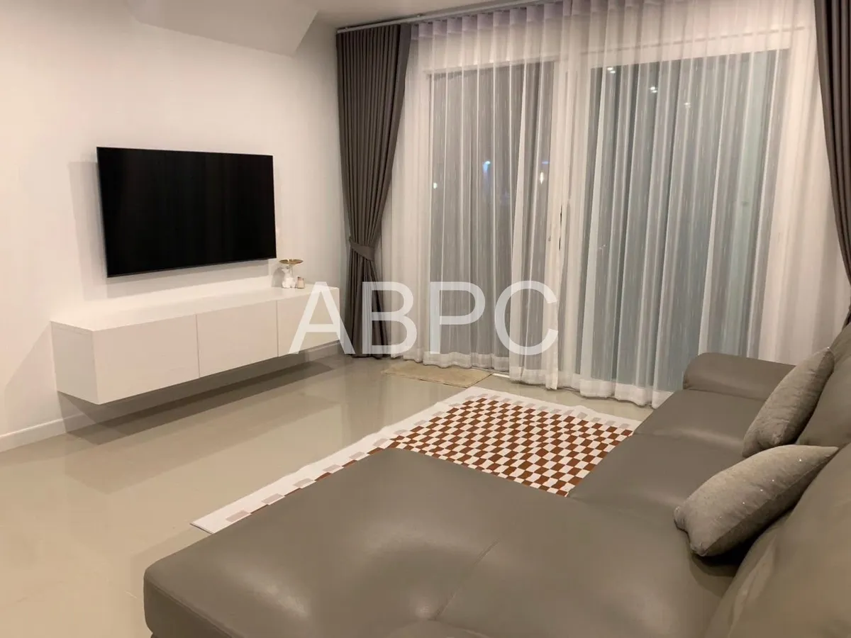 Townhouse 3 Bedrooms 2 Bathroom in East Pattaya photo 4