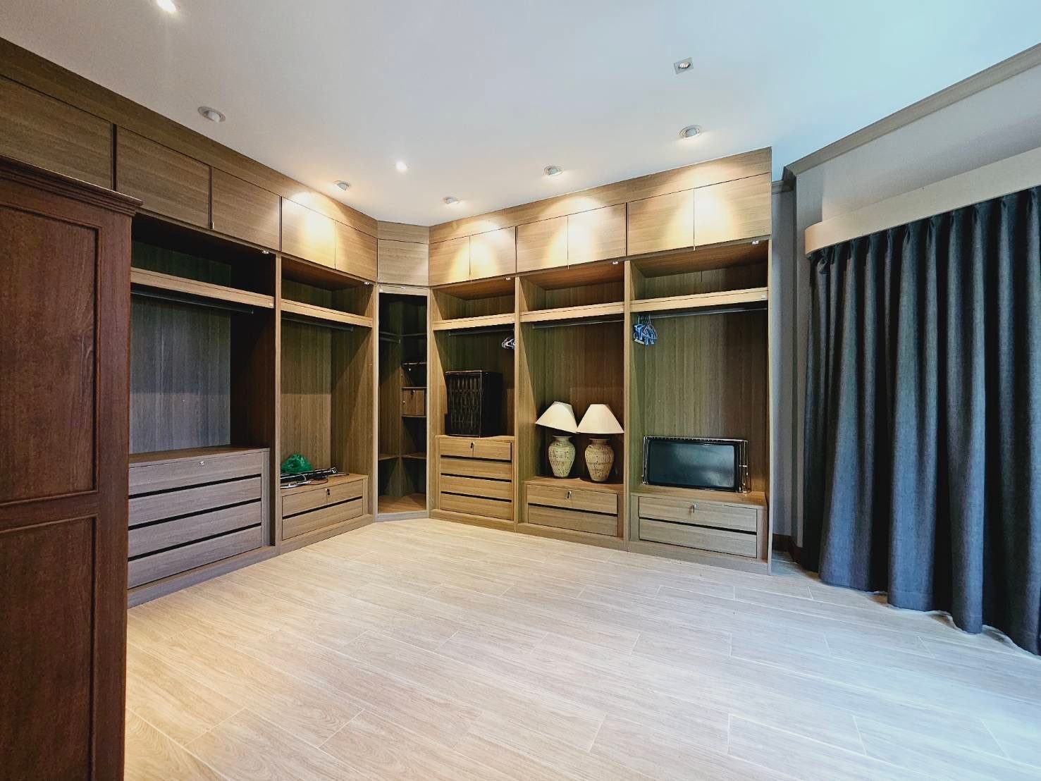 Newly Renovated Beachfront 3 Bedrooms 2 Bathrooms in Baan Somprasong (FQ) for Sale photo 22