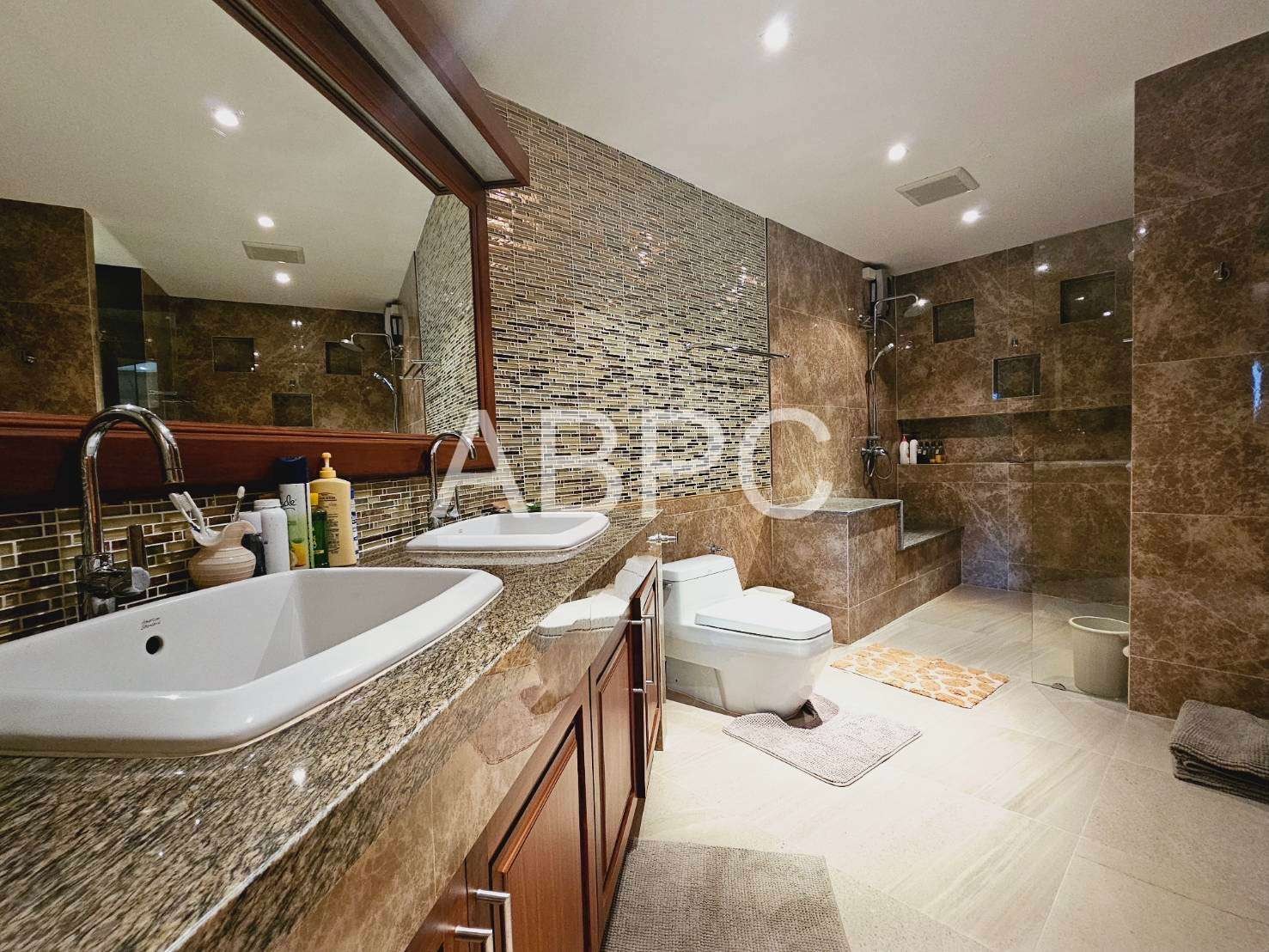 Newly Renovated Beachfront 3 Bedrooms 2 Bathrooms in Baan Somprasong (FQ) for Sale photo 7