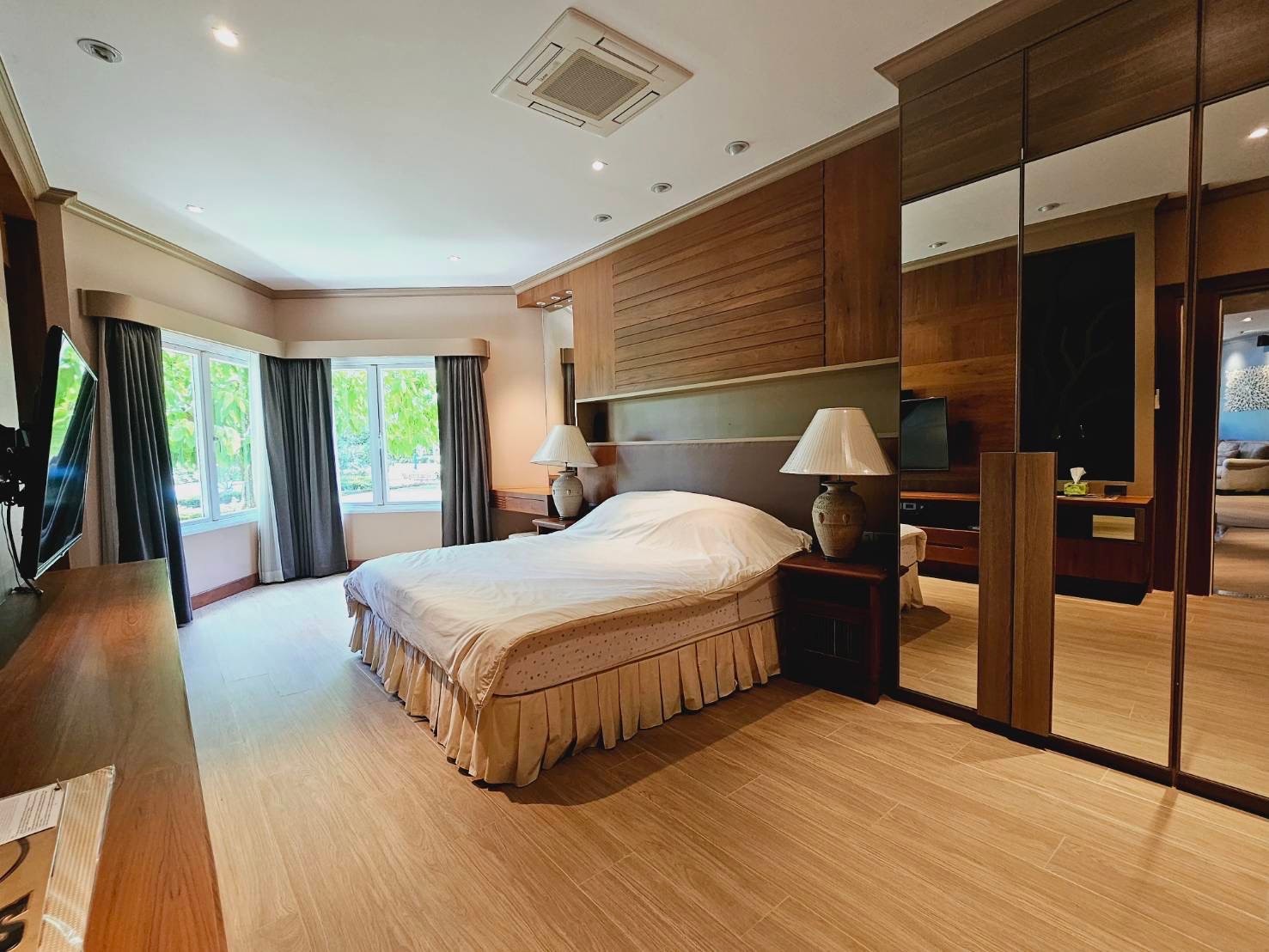 Newly Renovated Beachfront 3 Bedrooms 2 Bathrooms in Baan Somprasong (FQ) for Sale photo 29