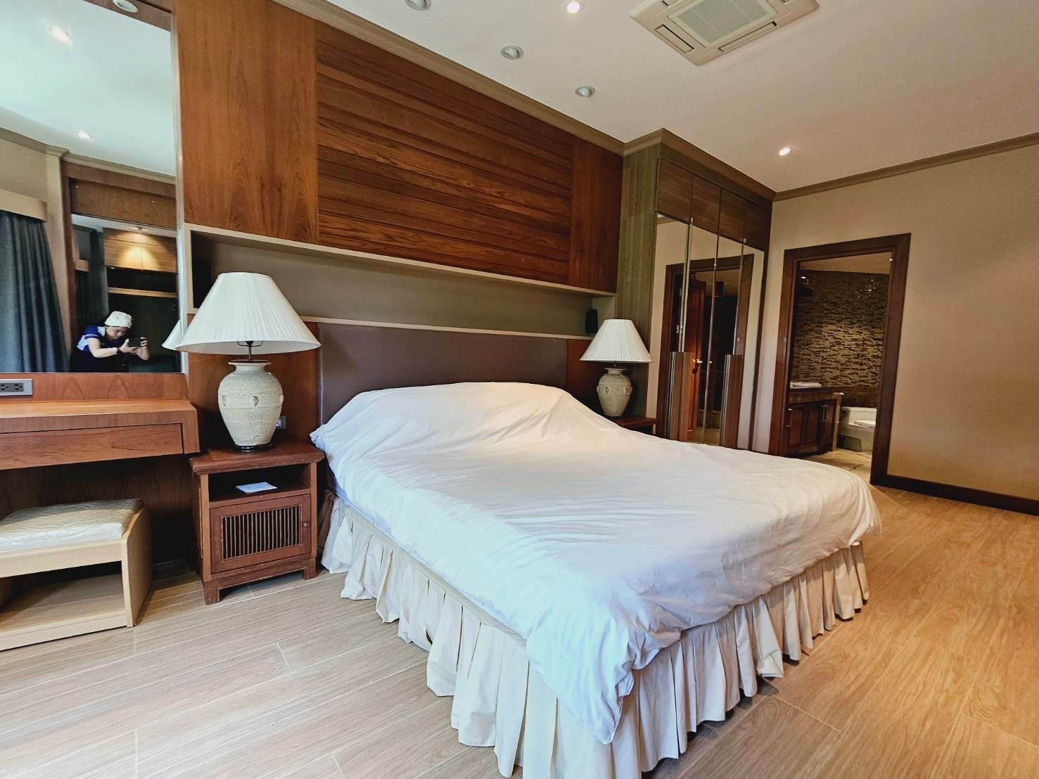 Newly Renovated Beachfront 3 Bedrooms 2 Bathrooms in Baan Somprasong (FQ) for Sale photo 32