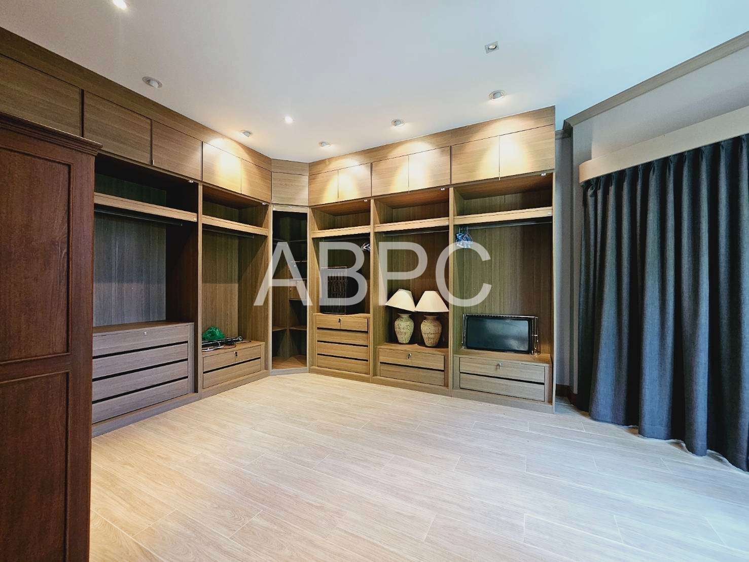 Newly Renovated Beachfront 3 Bedrooms 2 Bathrooms in Baan Somprasong (FQ) for Sale photo 9