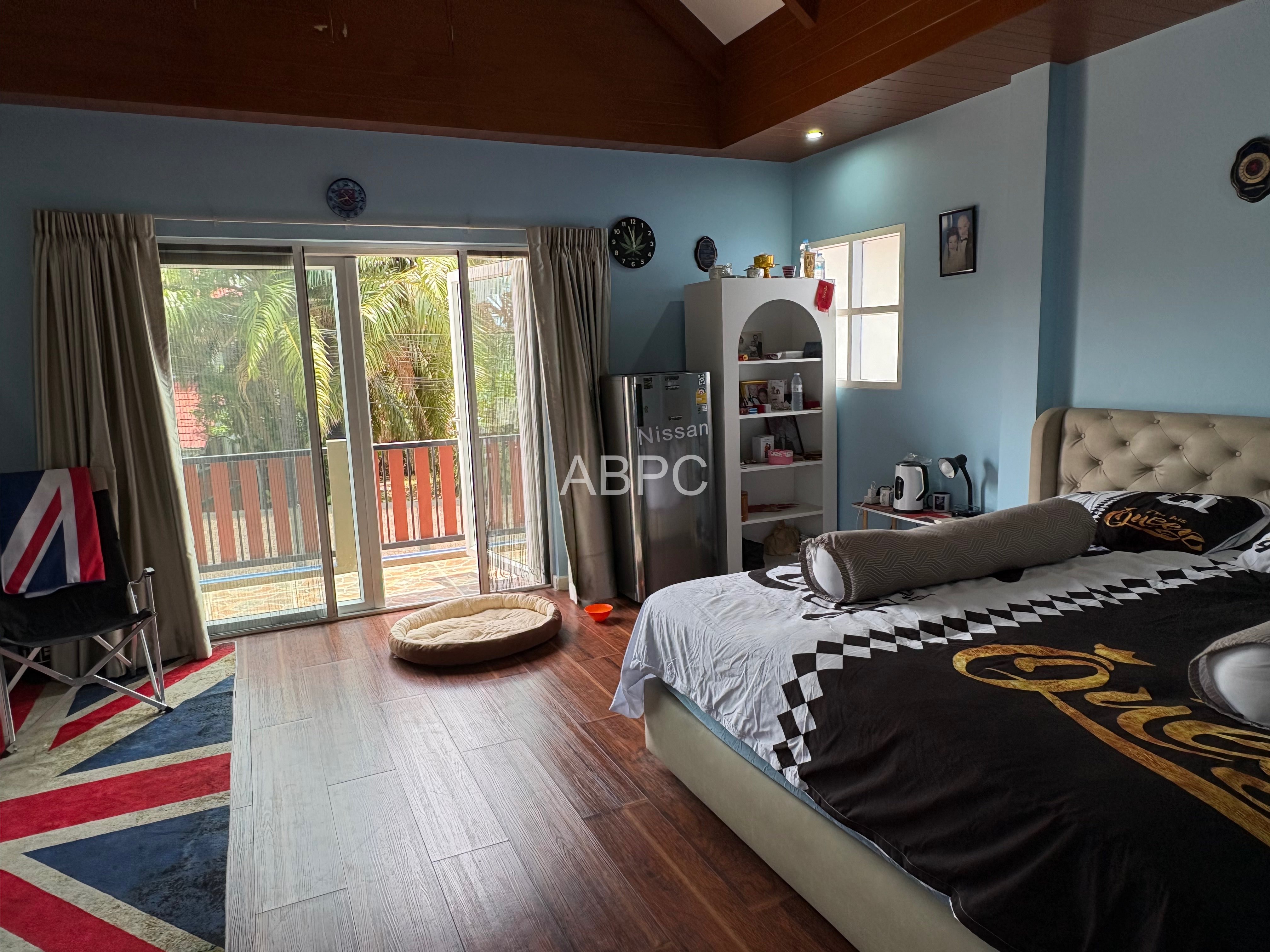 Spacious family home photo 9