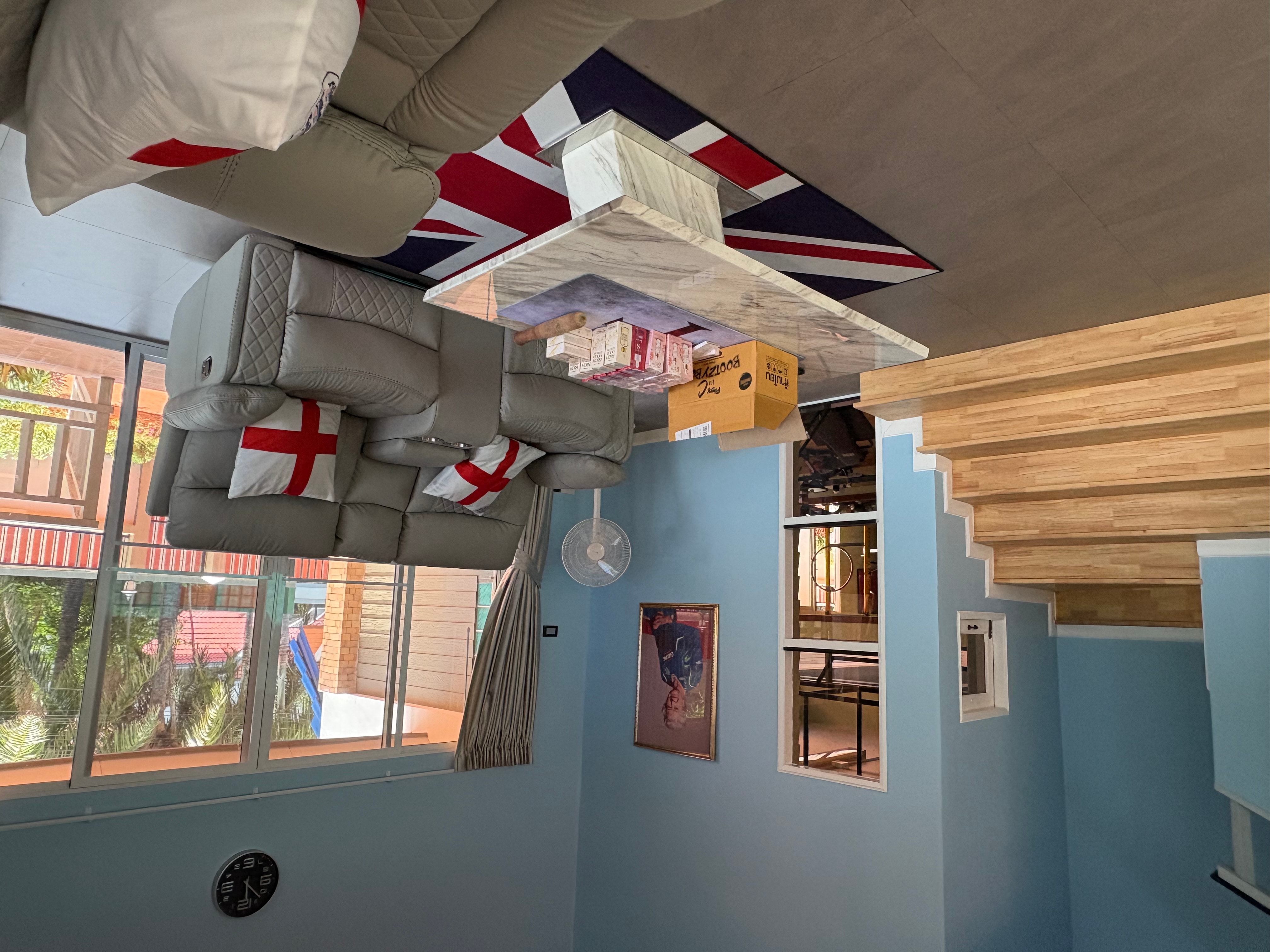 Spacious family home photo 28