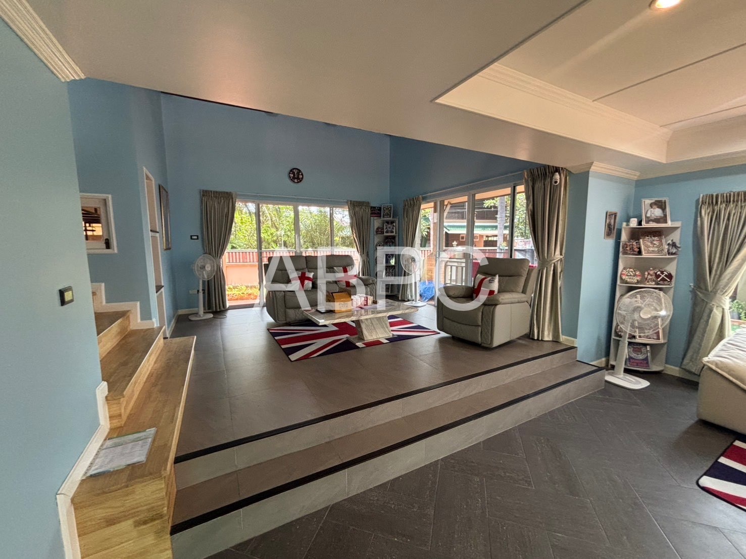 Spacious family home photo 7