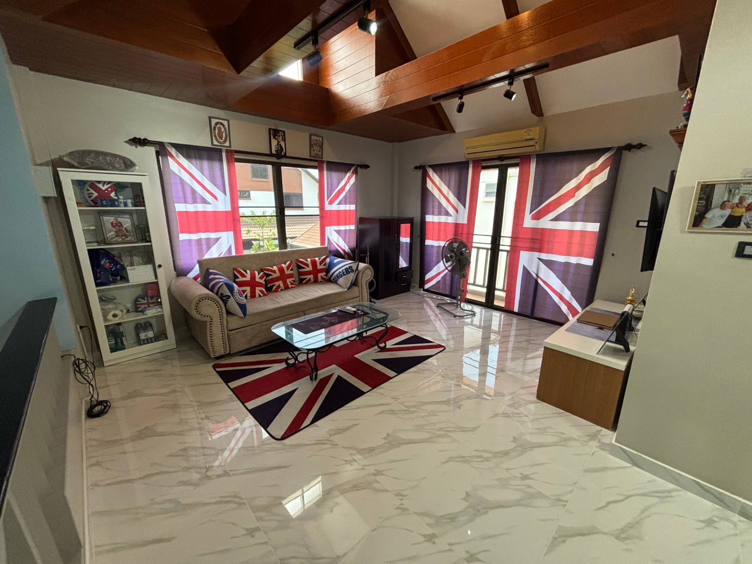 Spacious family home photo 20