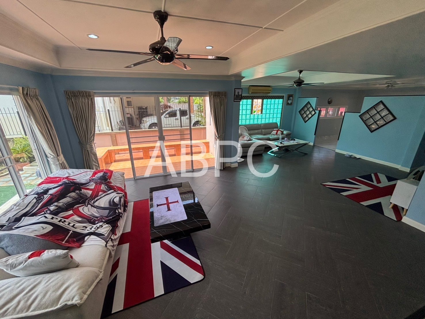 Spacious family home photo 16