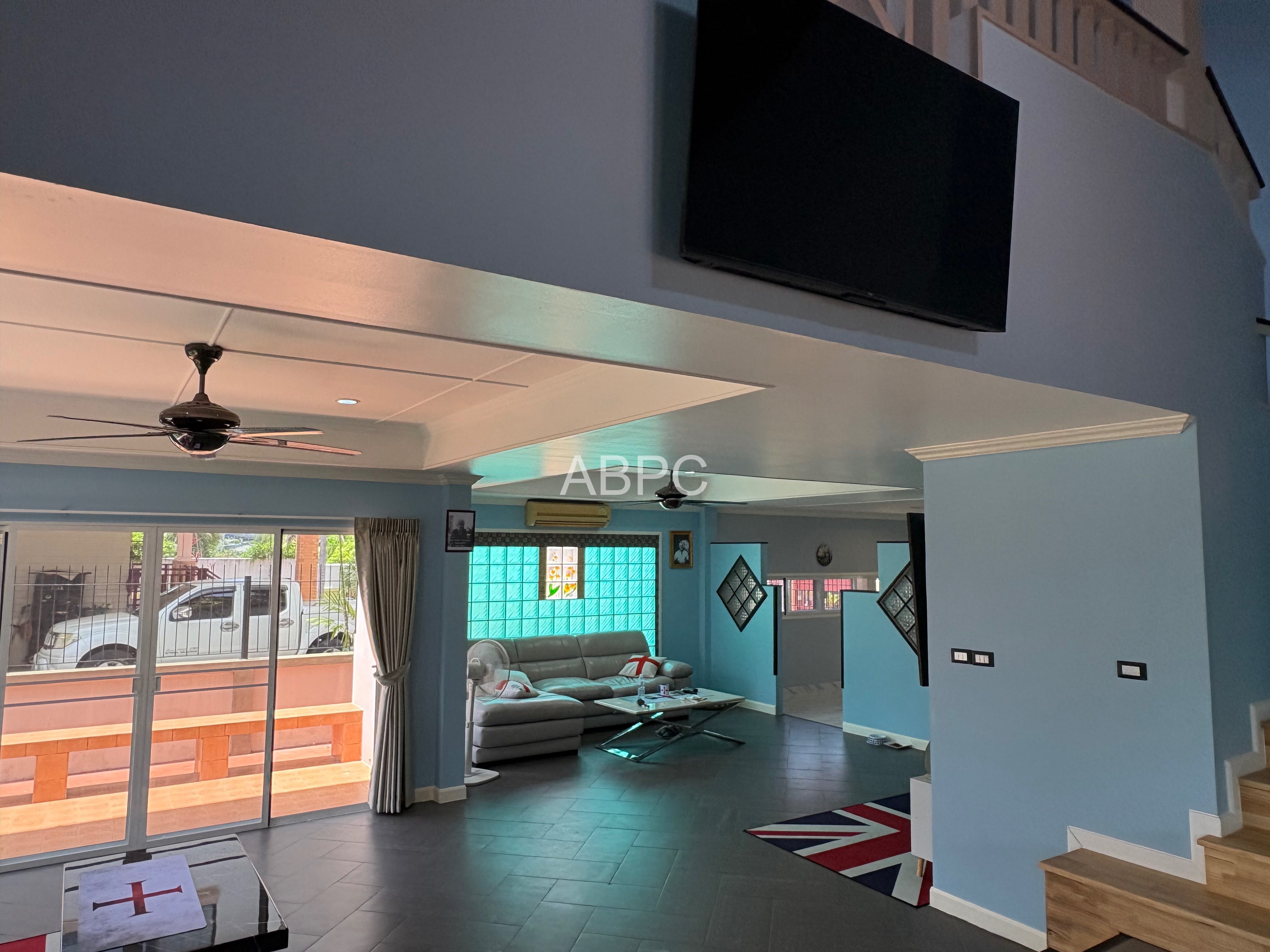 Spacious family home photo 5