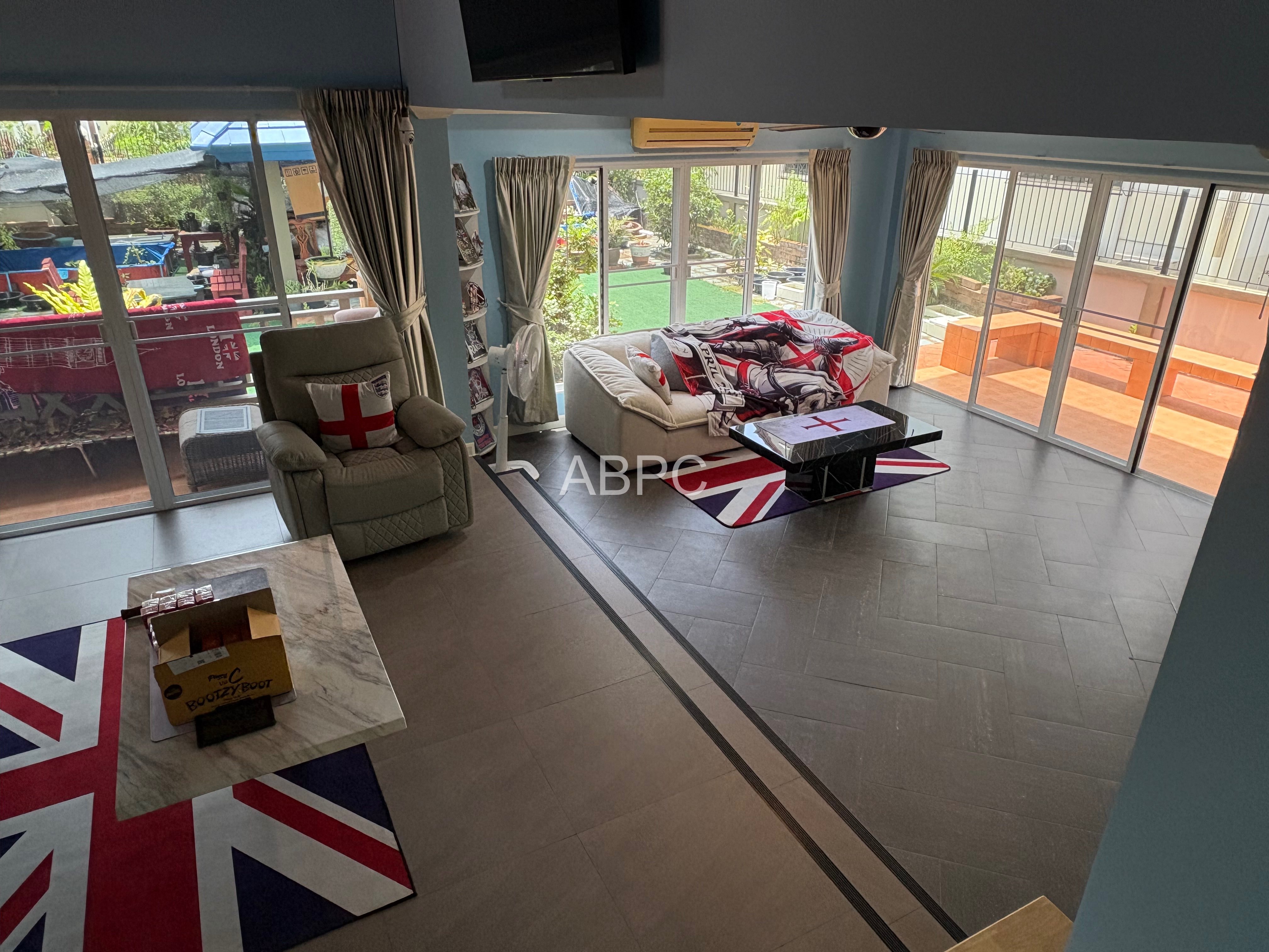 Spacious family home photo 4