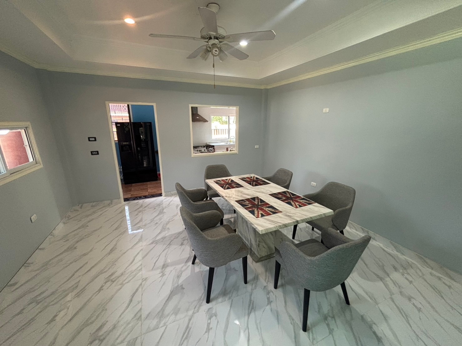 Spacious family home photo 24