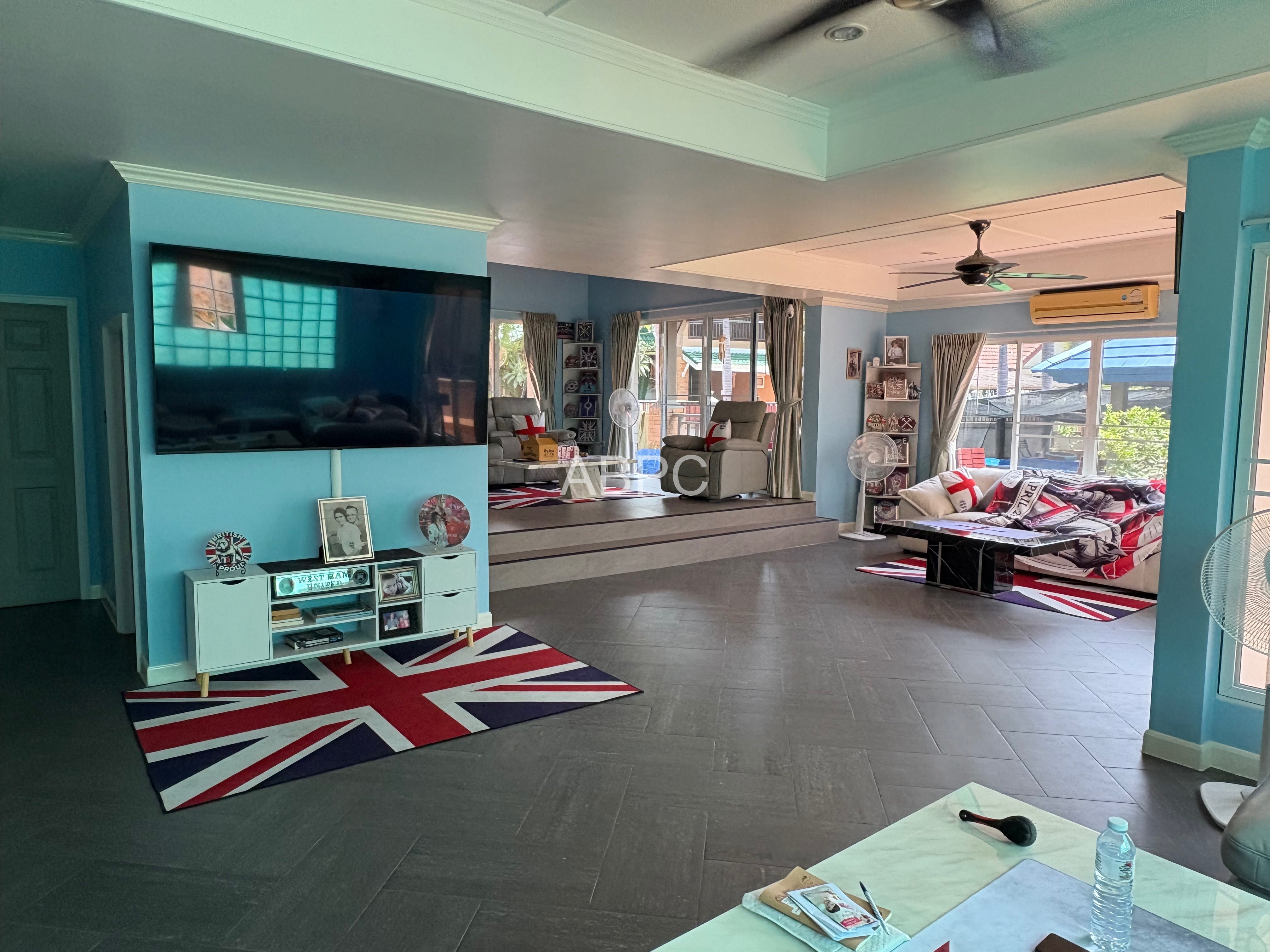 Spacious family home photo 15