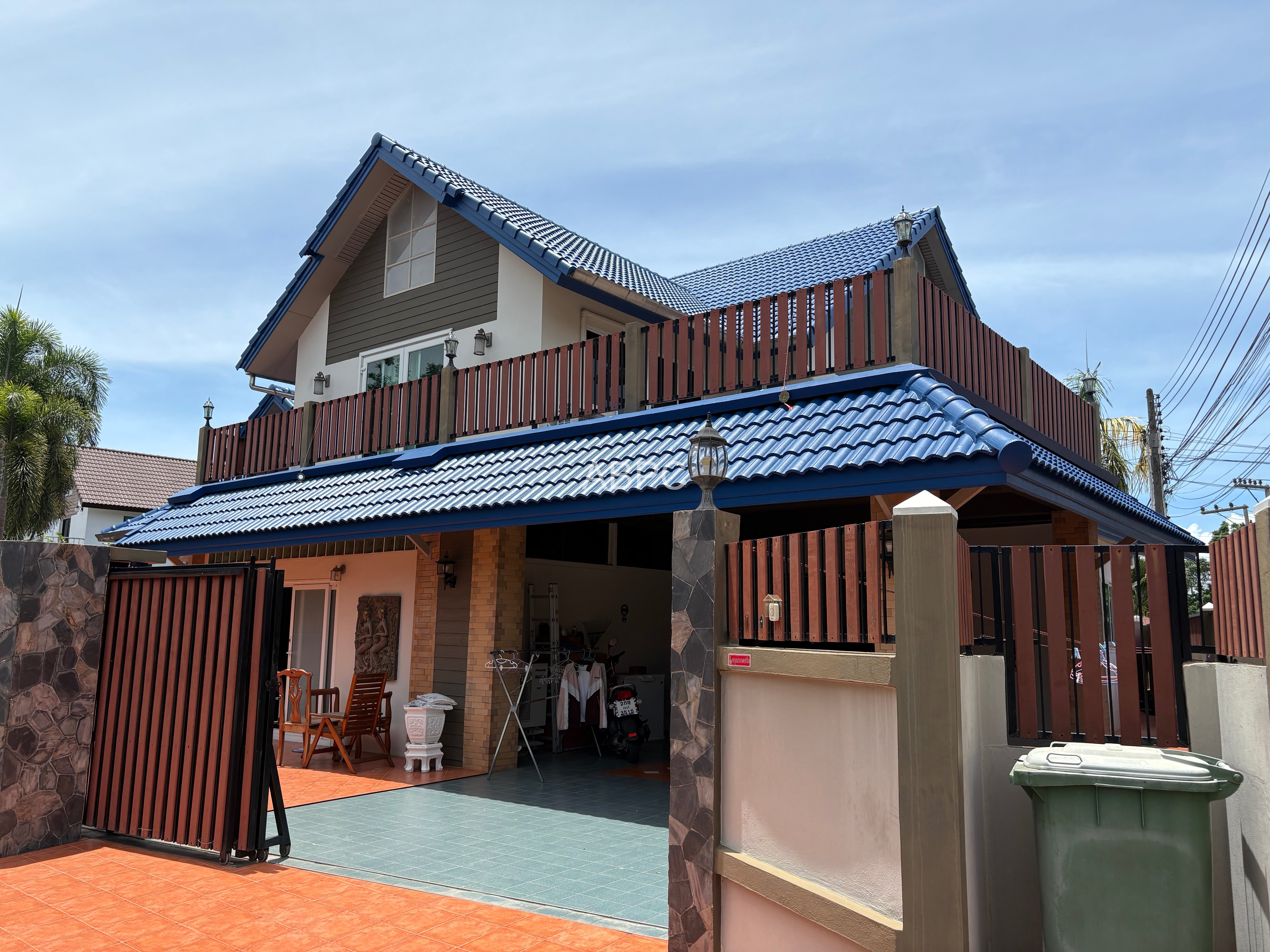 Spacious family home photo 12