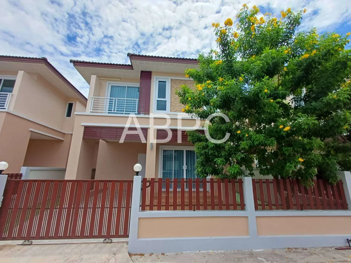 Brand New 2 Storey House 3 Bedrooms 3 Bathrooms in East Pattaya For Rent