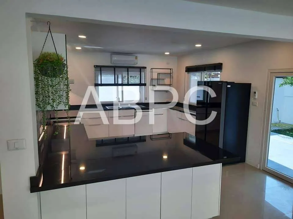 5 Bedroom House For Rent In East Pattaya photo 2