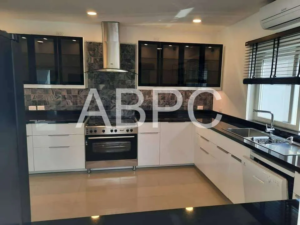 5 Bedroom House For Rent In East Pattaya photo 9
