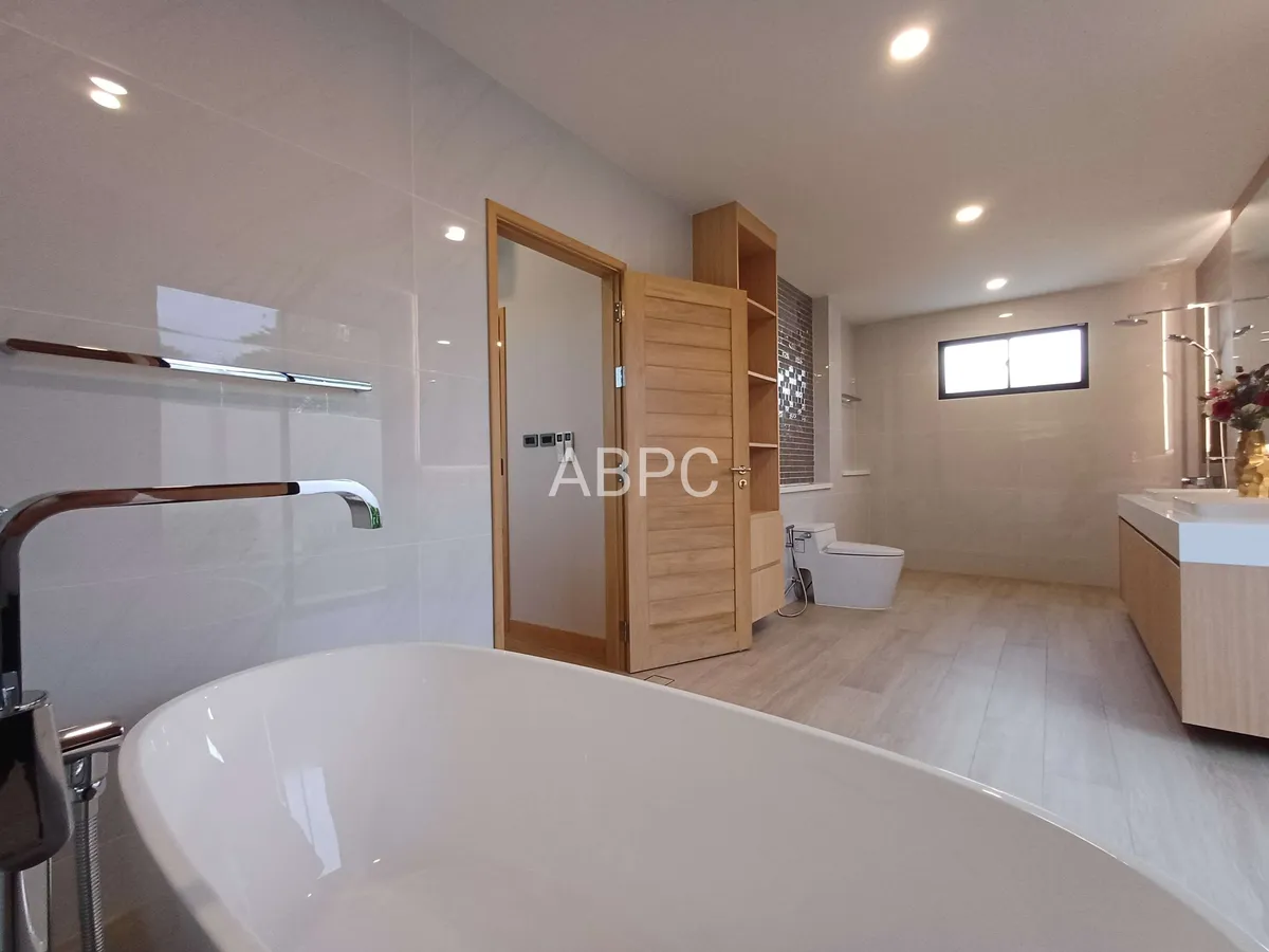 Brand New Modern Style Pool Villa 4 Bedrooms 5 bathrooms in Mabprachan photo 5