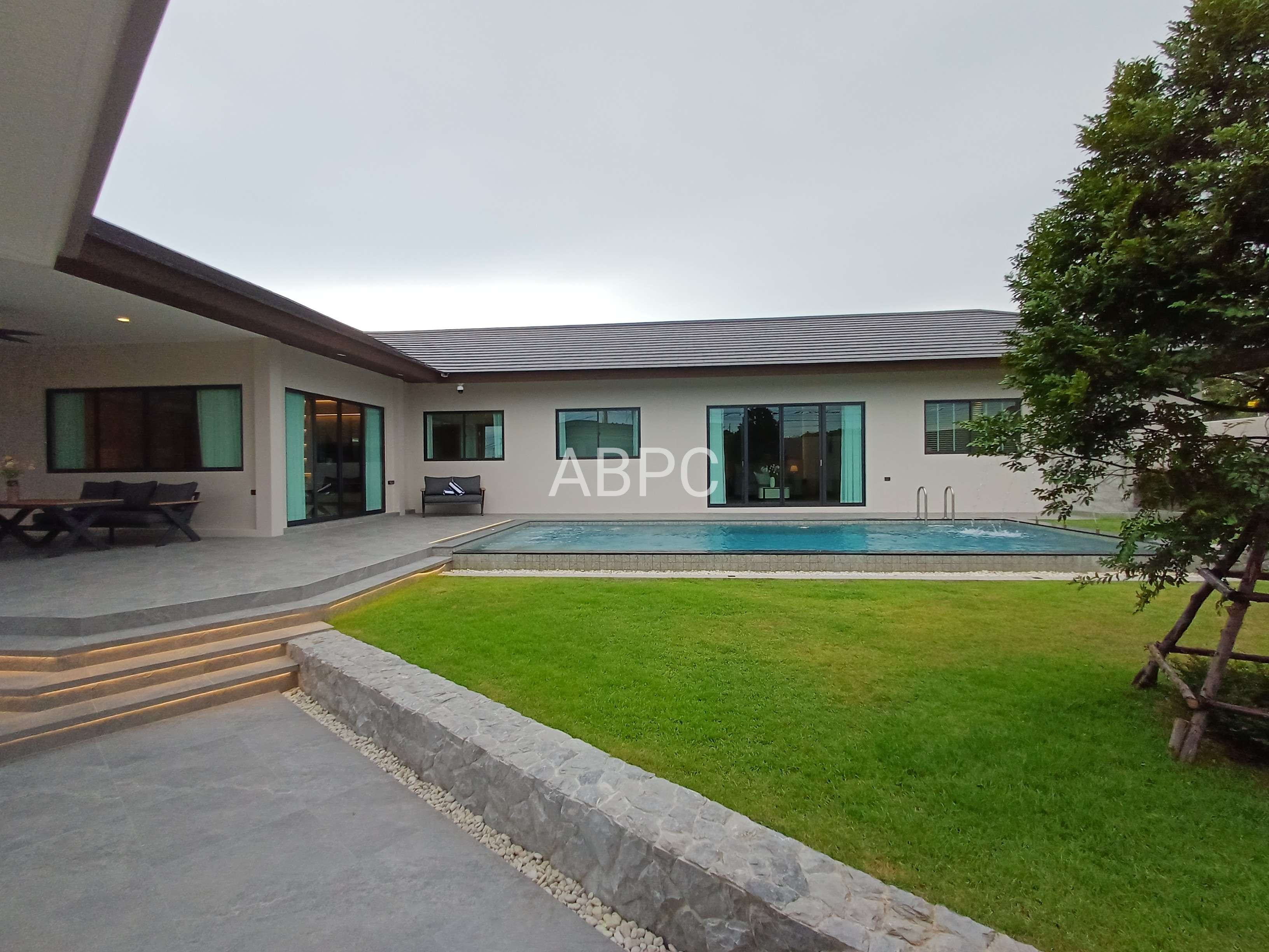 Brand New Modern Style Pool Villa 4 Bedrooms 5 bathrooms in Mabprachan photo 2