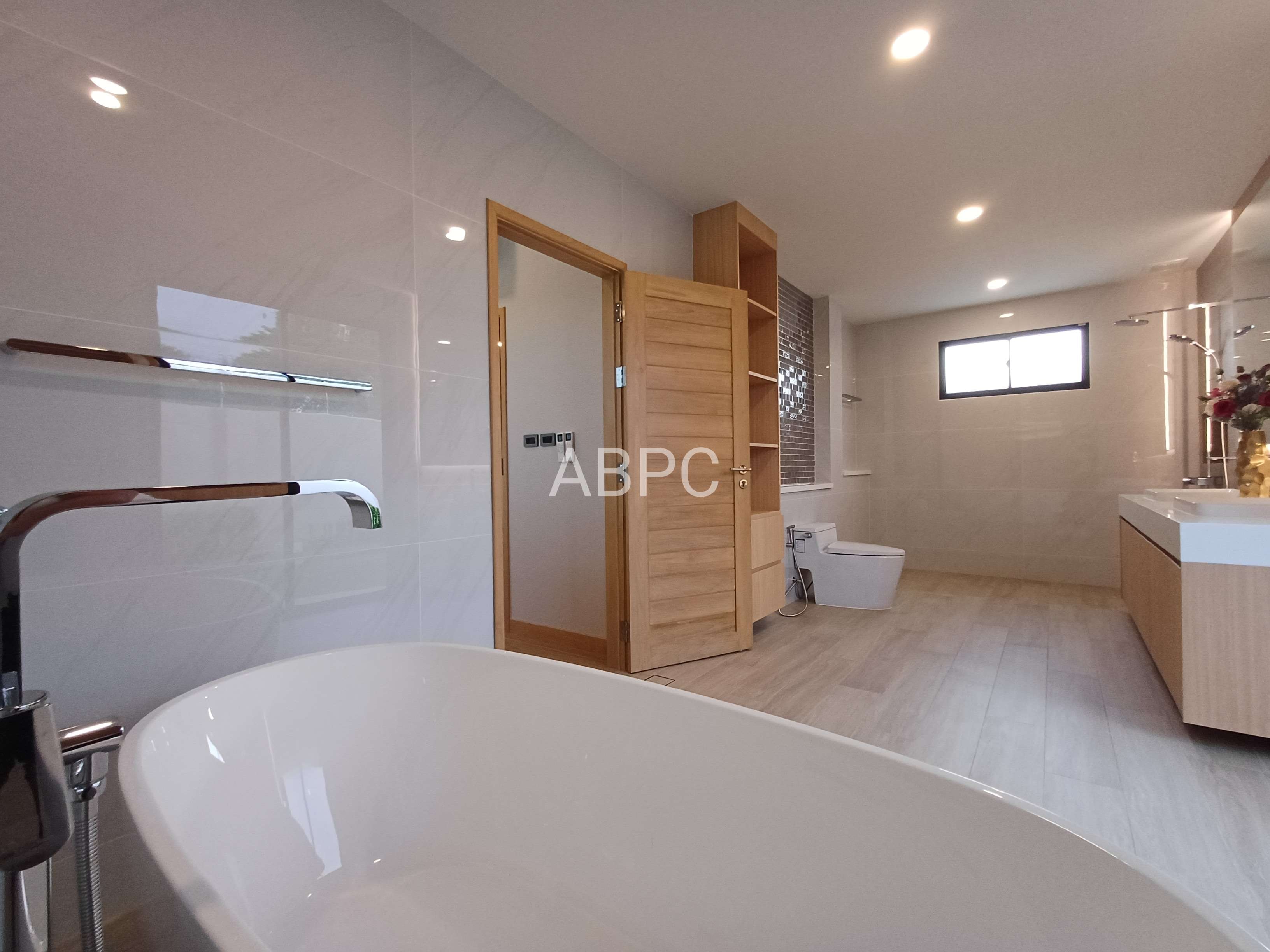 Brand New Modern Style Pool Villa 4 Bedrooms 5 bathrooms in Mabprachan photo 6