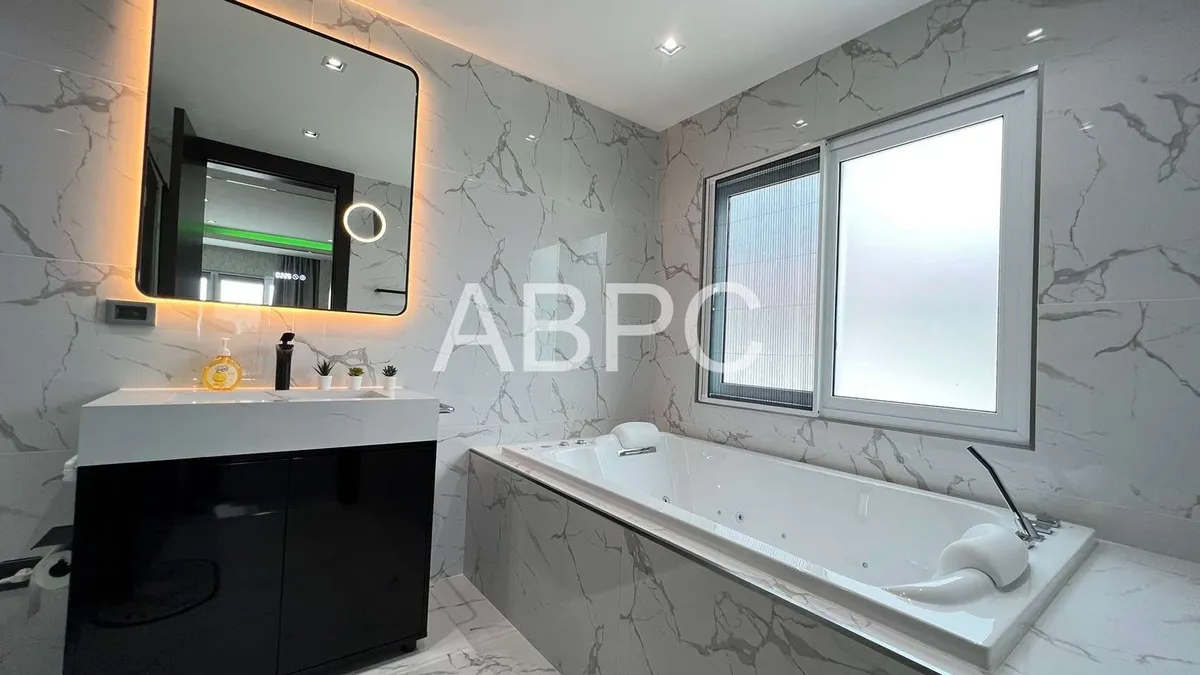 Luxury Pool Villa 4 Bedrooms 5 Bathrooms in Siam Royal Pattya photo 8