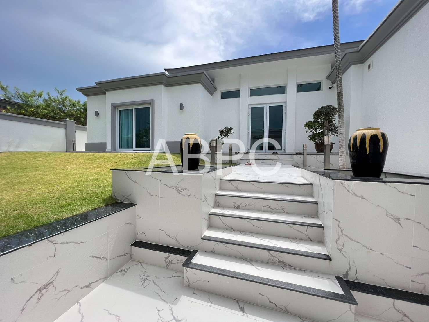 Luxury Pool Villa 4 Bedrooms 5 Bathrooms in Siam Royal Pattya photo 7