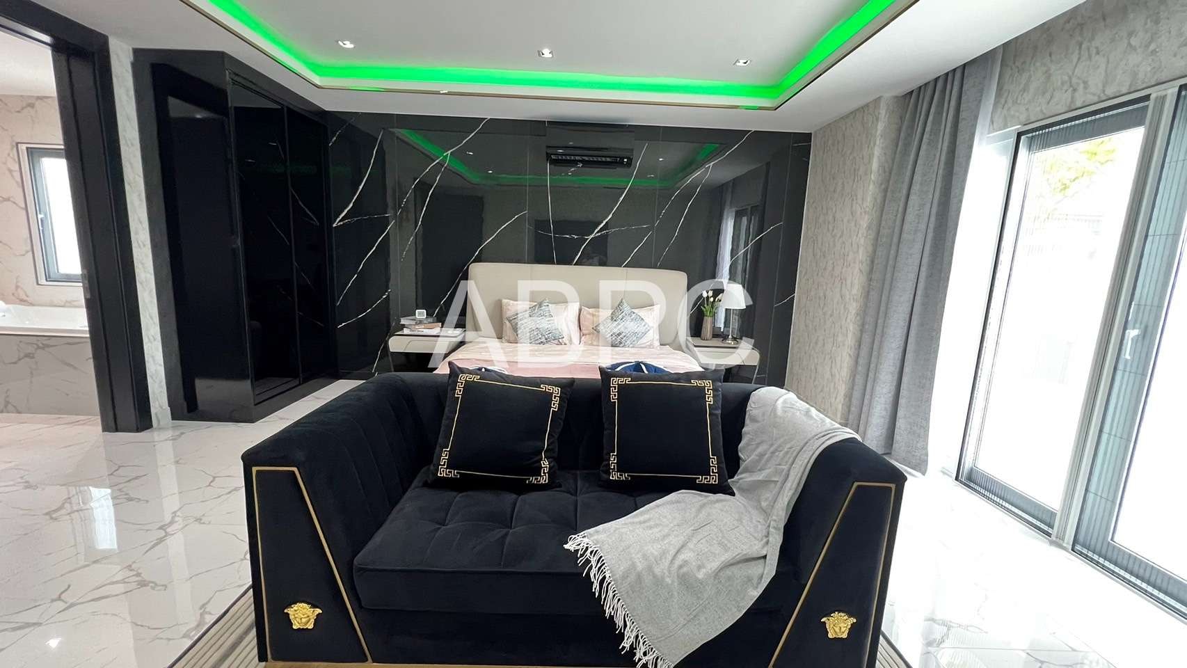 Luxury Pool Villa 4 Bedrooms 5 Bathrooms in Siam Royal Pattya photo 17