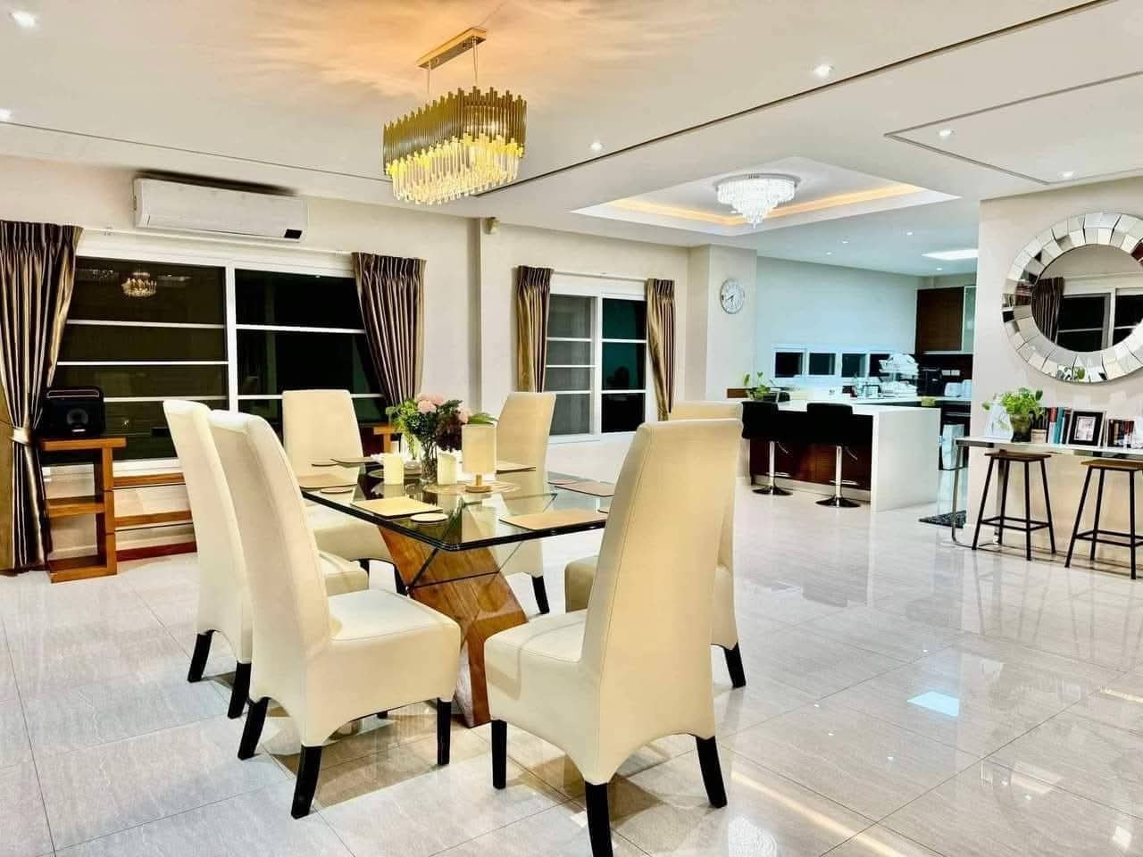 Spacious Pool Villa 4 bedrooms 3 bathrooms in East Pattaya for Sale photo 19