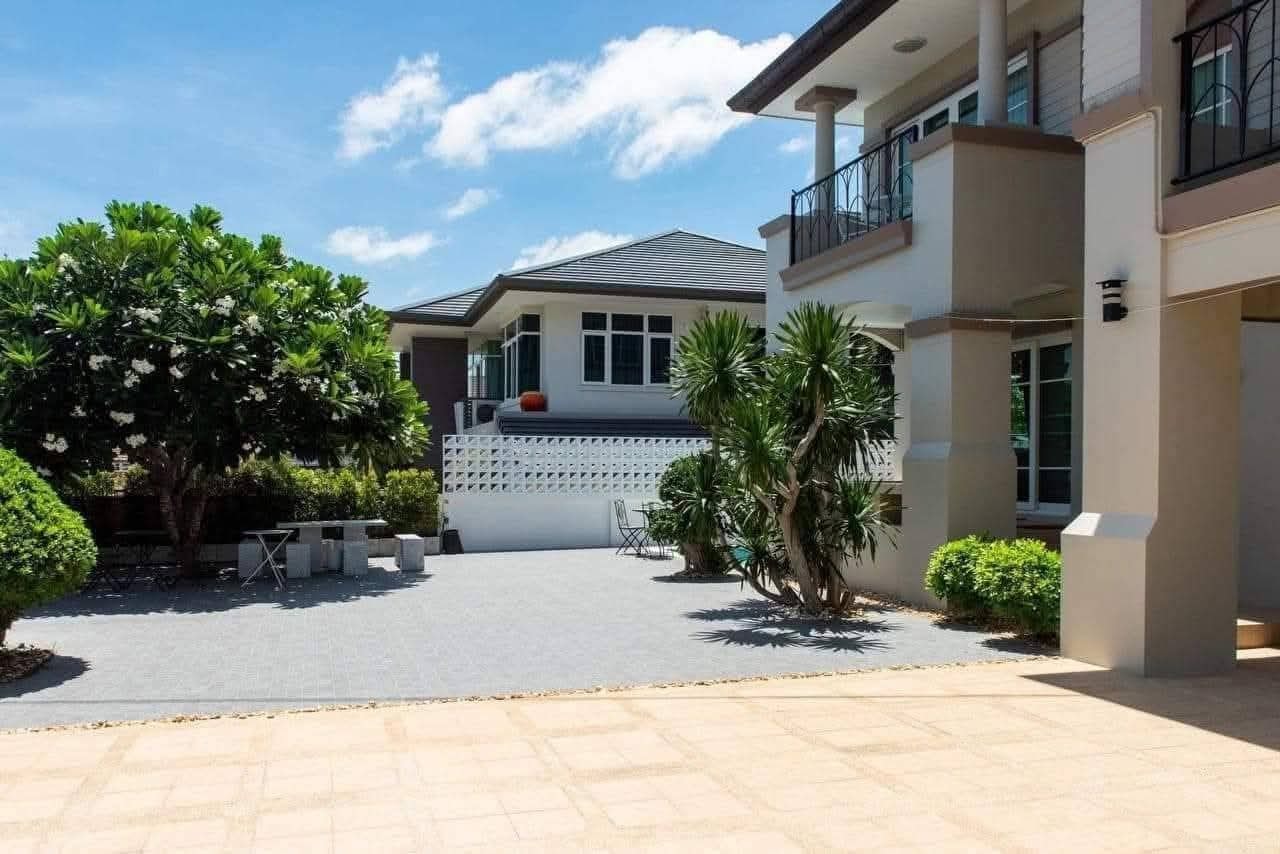 Spacious Pool Villa 4 bedrooms 3 bathrooms in East Pattaya for Sale photo 14