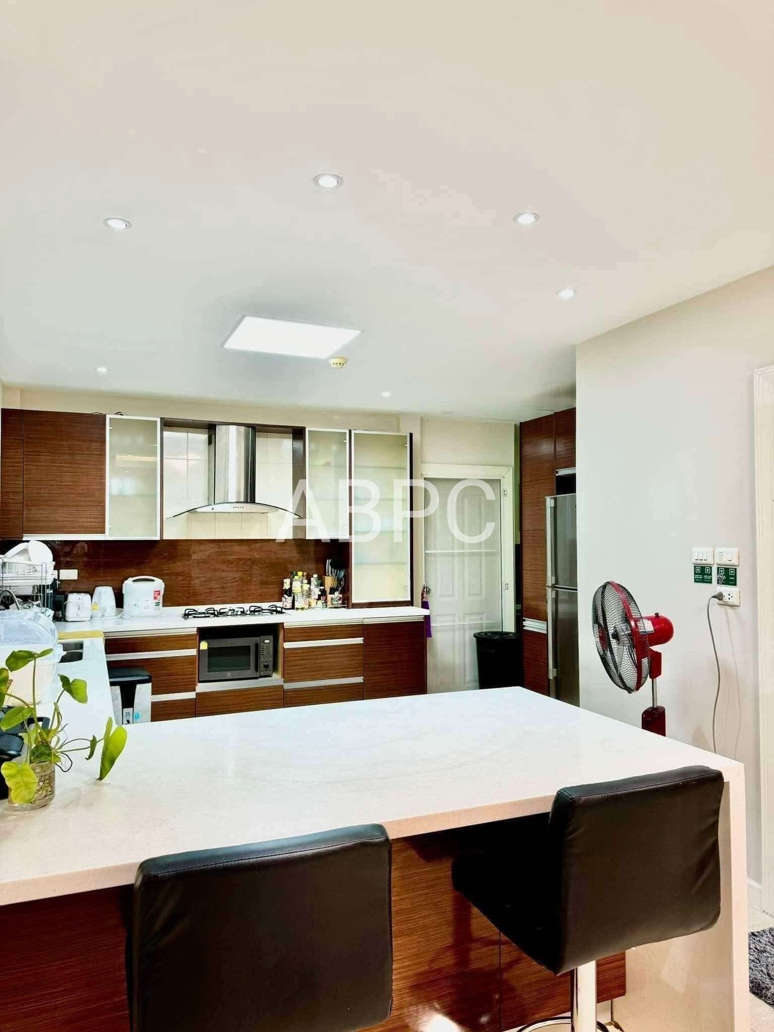 Spacious Pool Villa 4 bedrooms 3 bathrooms in East Pattaya for Sale photo 9