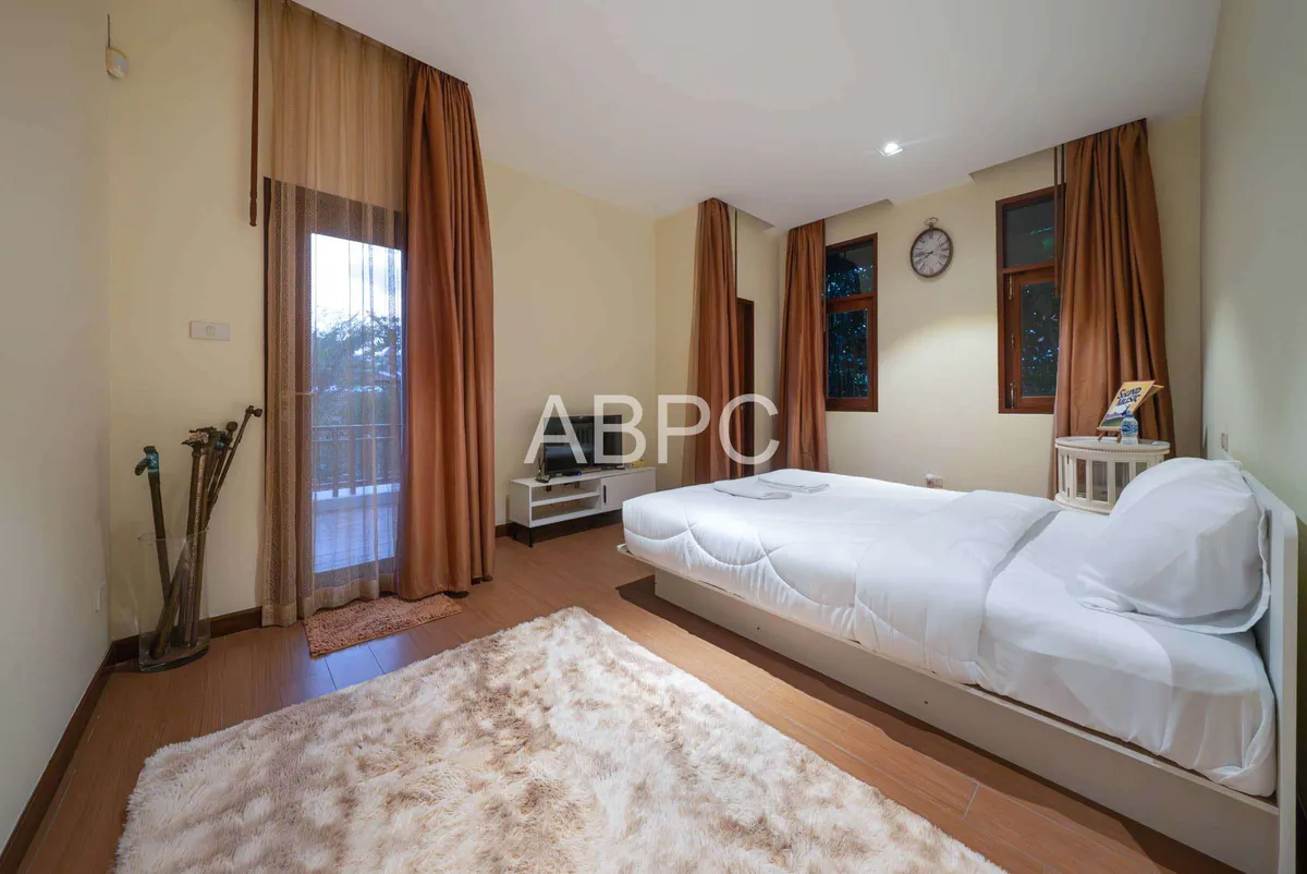 Luxurious pool villa 4 Bedrooms 4 Bathrooms in Na Jomtien photo 5