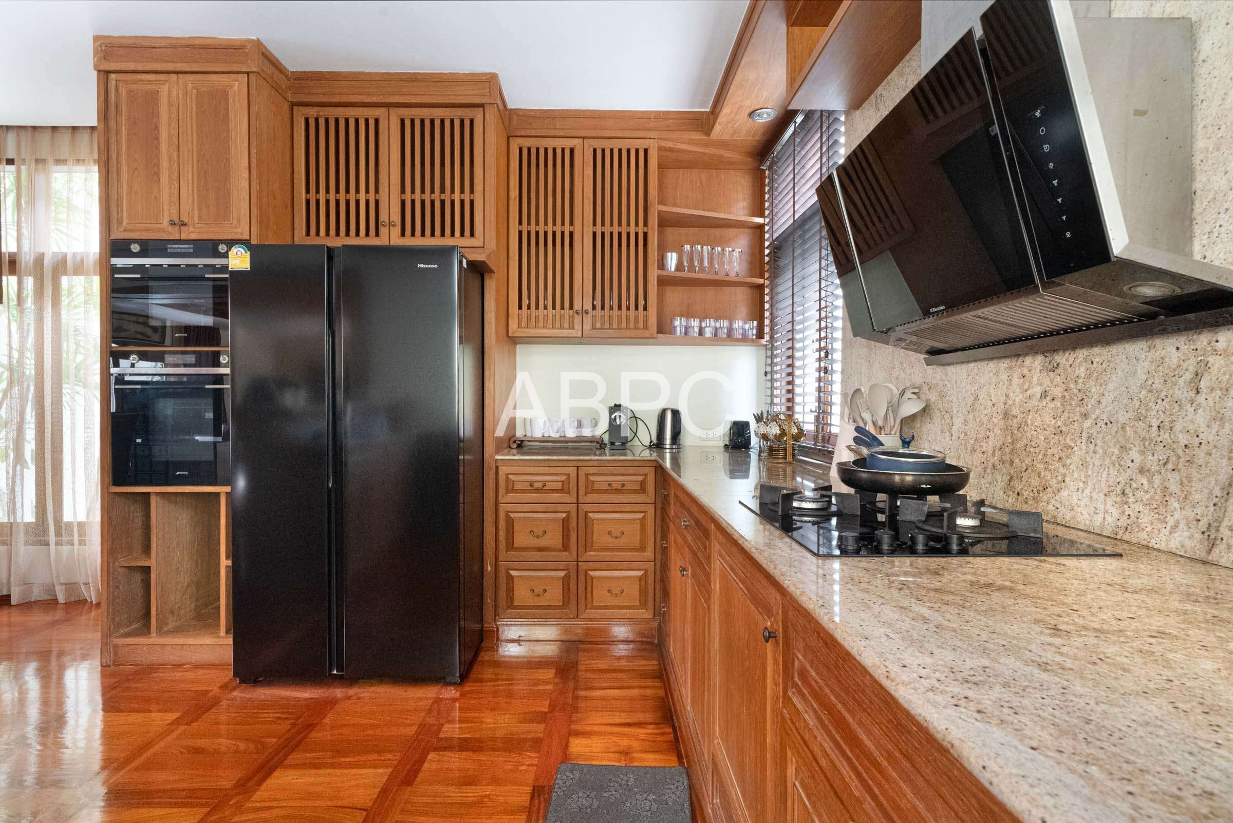 Luxurious pool villa 4 Bedrooms 4 Bathrooms in Na Jomtien photo 10