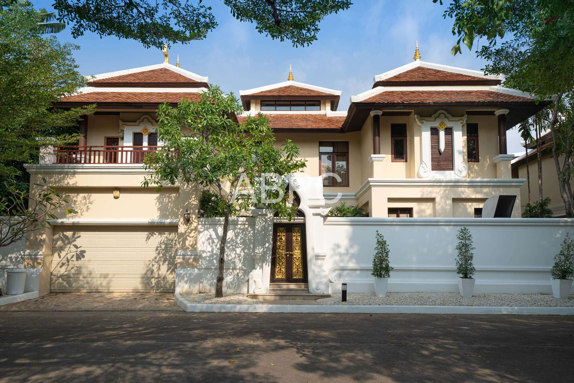 Luxurious pool villa 4 Bedrooms 4 Bathrooms in Na Jomtien