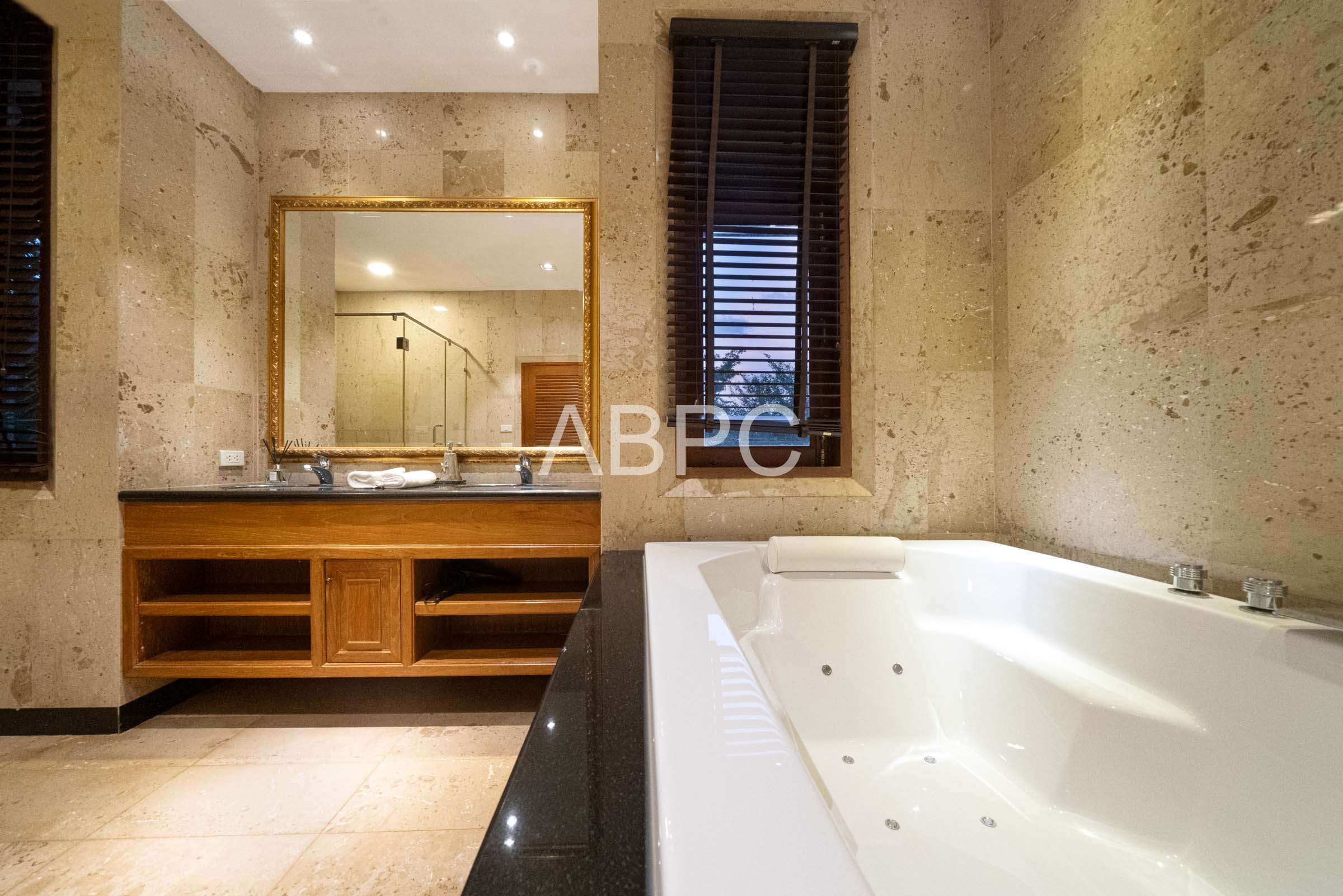 Luxurious pool villa 4 Bedrooms 4 Bathrooms in Na Jomtien photo 14