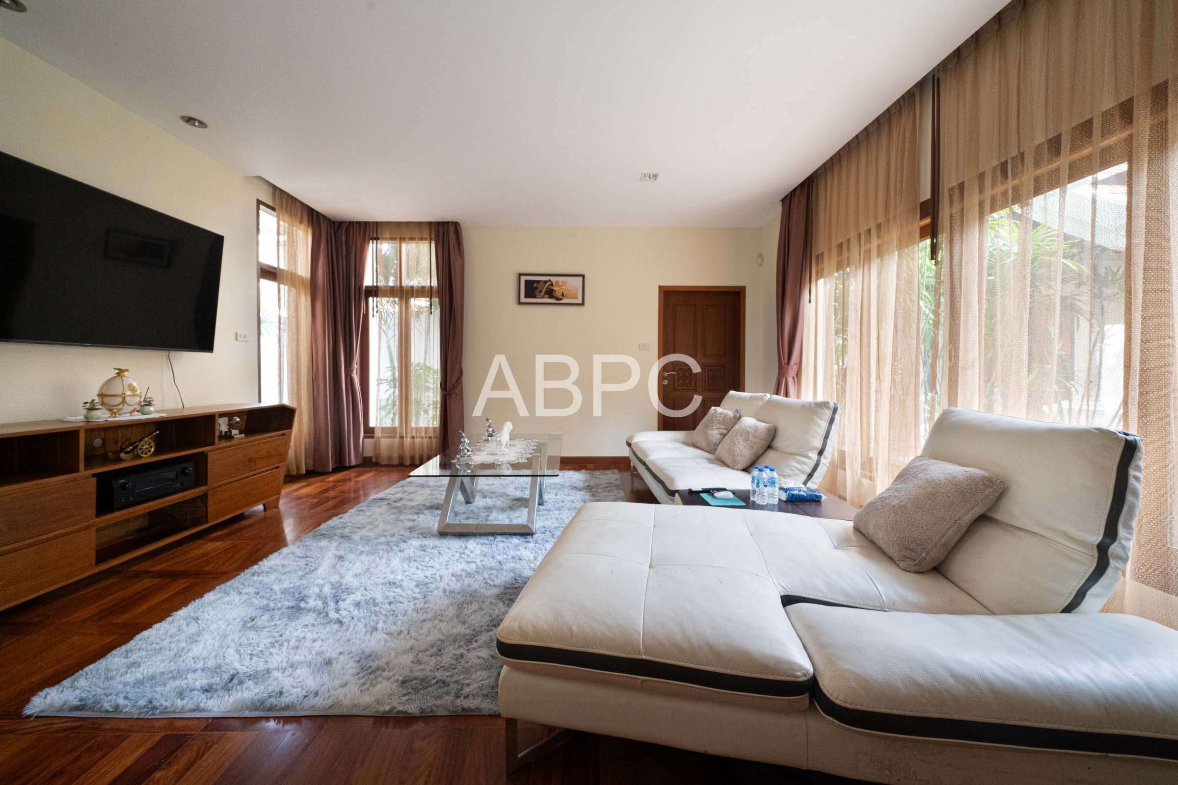 Luxurious pool villa 4 Bedrooms 4 Bathrooms in Na Jomtien photo 18